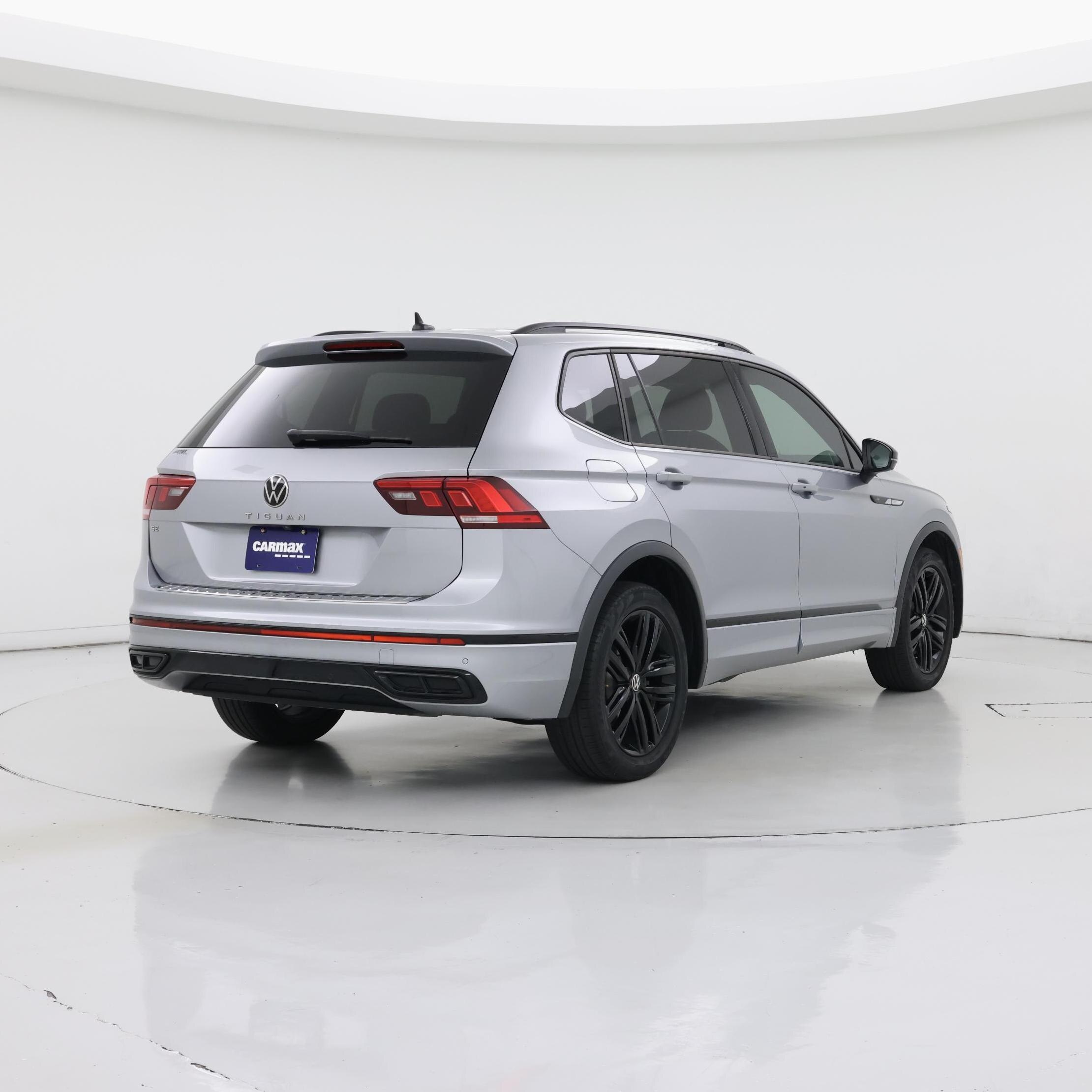 Thumbnail: 2022 Volkswagen Tiguan - 8