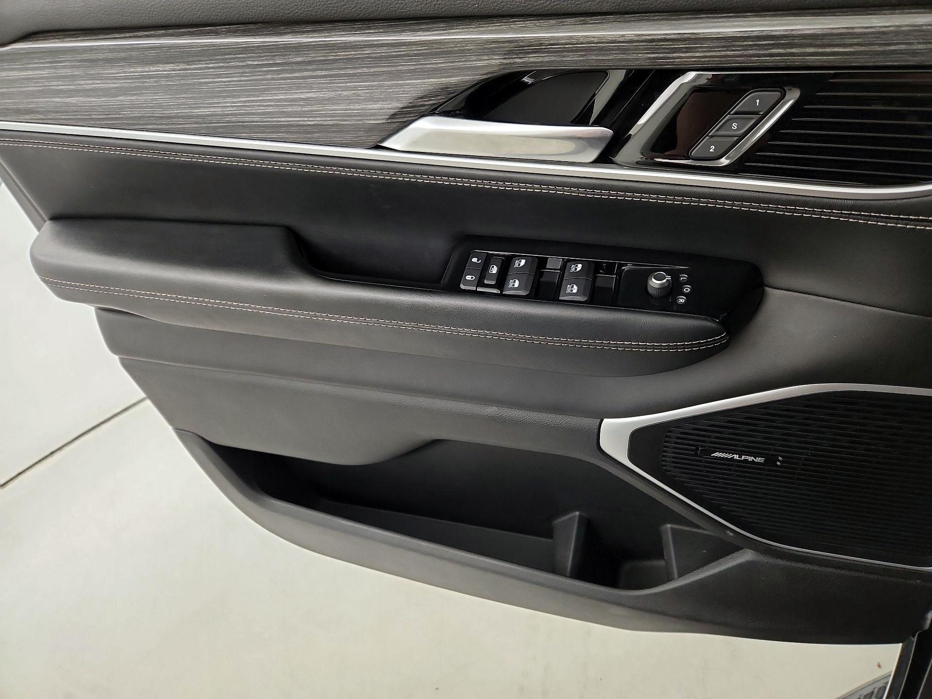 Thumbnail: 2022 Jeep Wagoneer - 12