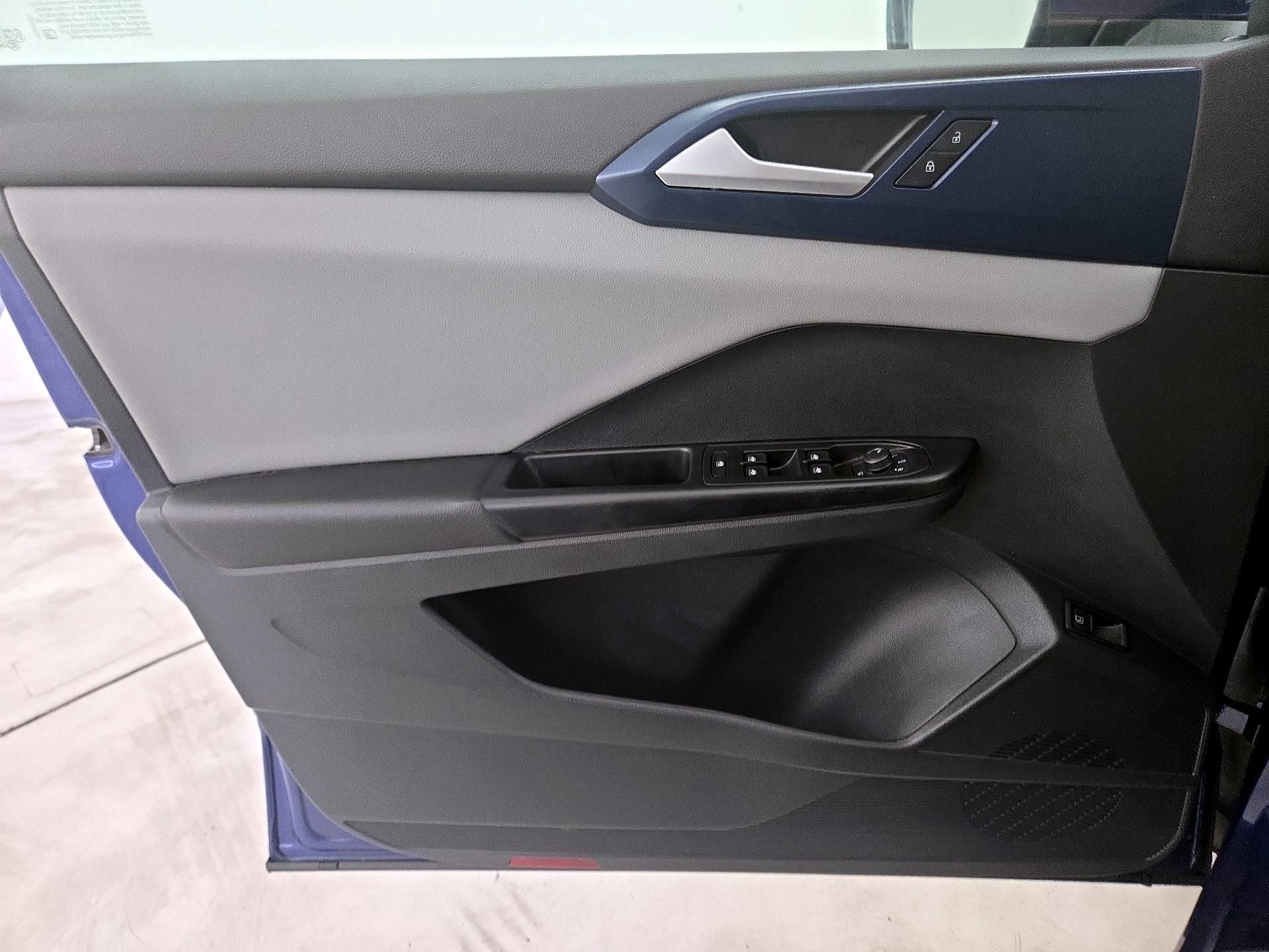 Thumbnail: 2023 Volkswagen Taos - 12