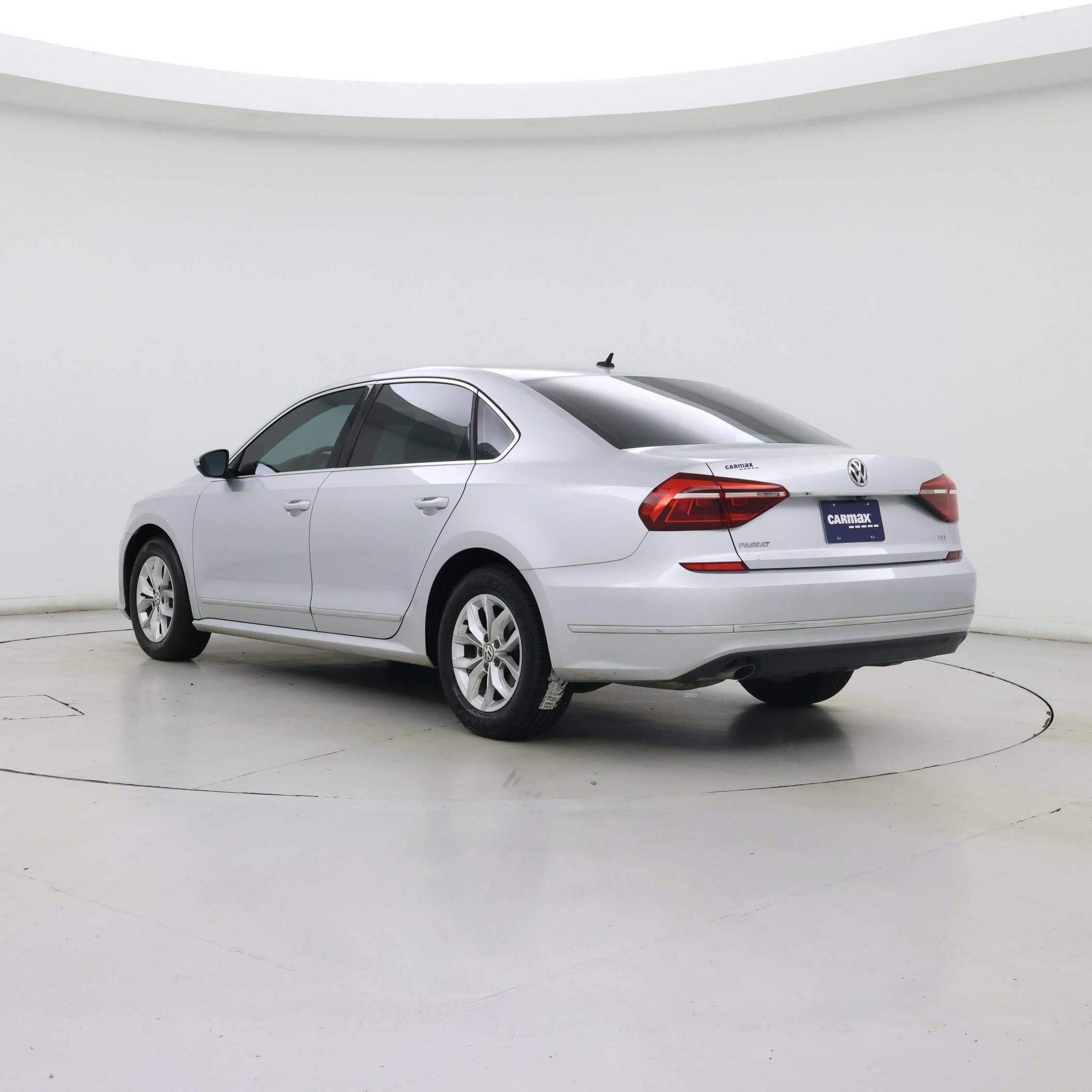 Thumbnail: 2017 Volkswagen Passat - 2