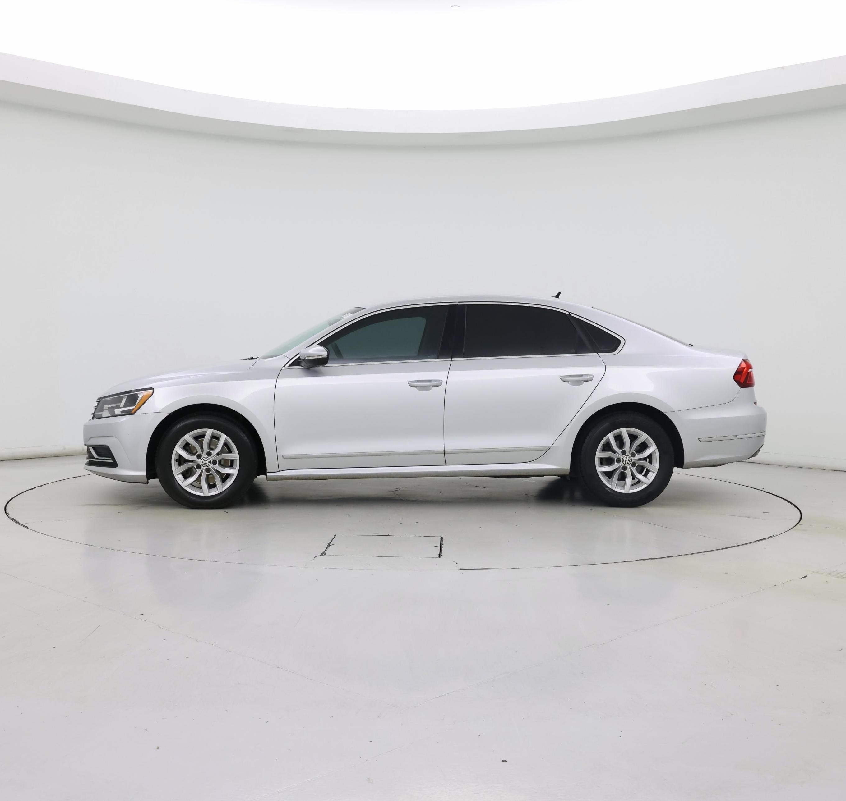 Thumbnail: 2017 Volkswagen Passat - 3
