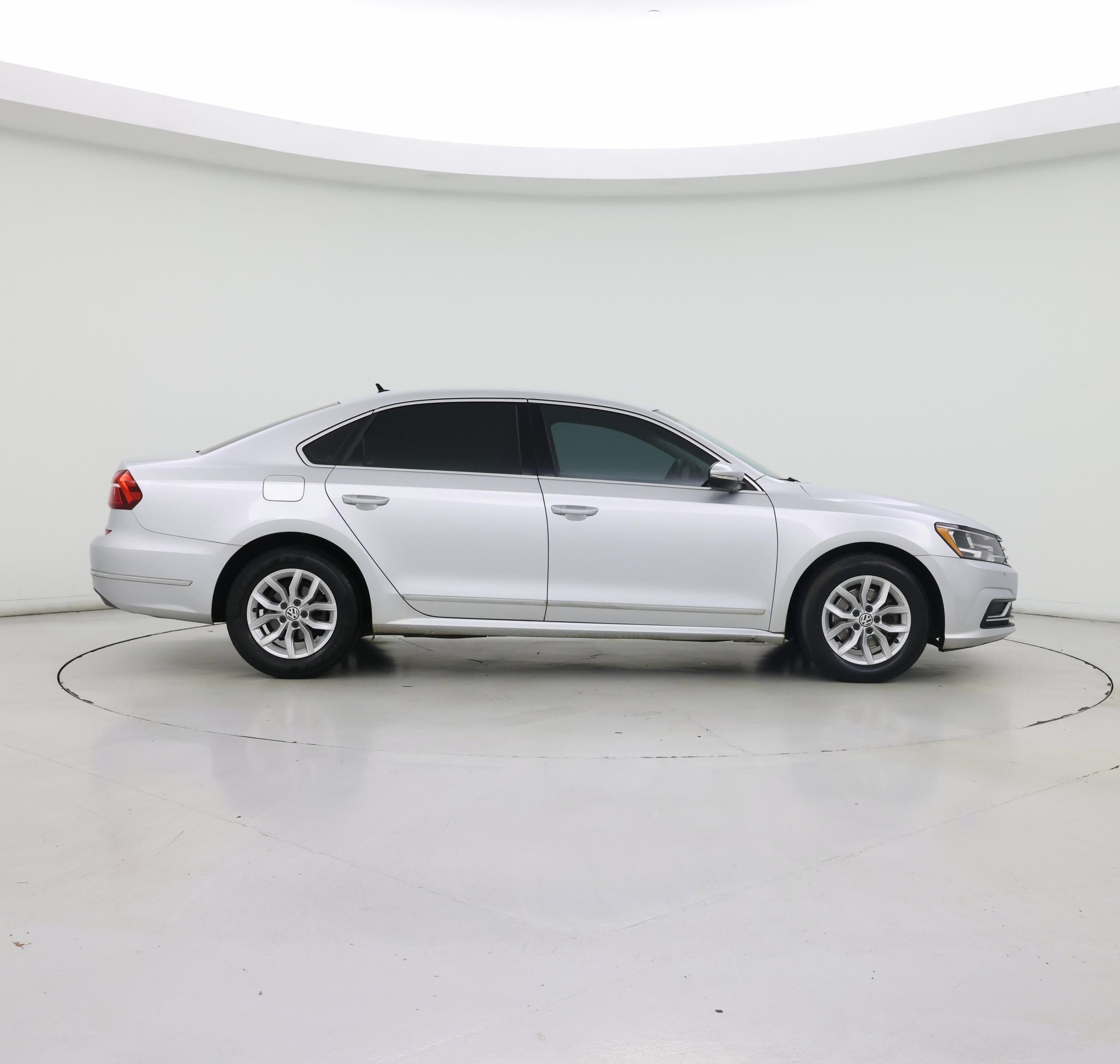 Thumbnail: 2017 Volkswagen Passat - 7