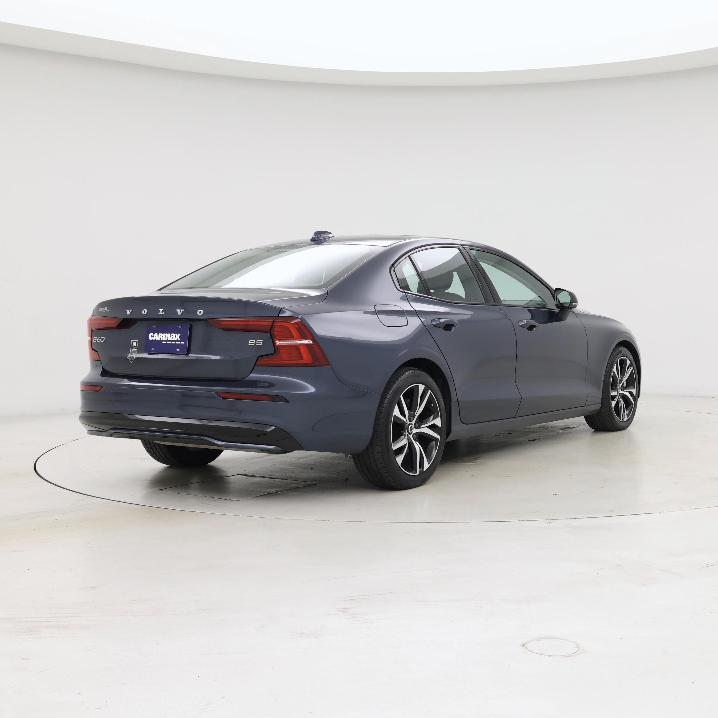 Thumbnail: 2025 Volvo S60 - 8