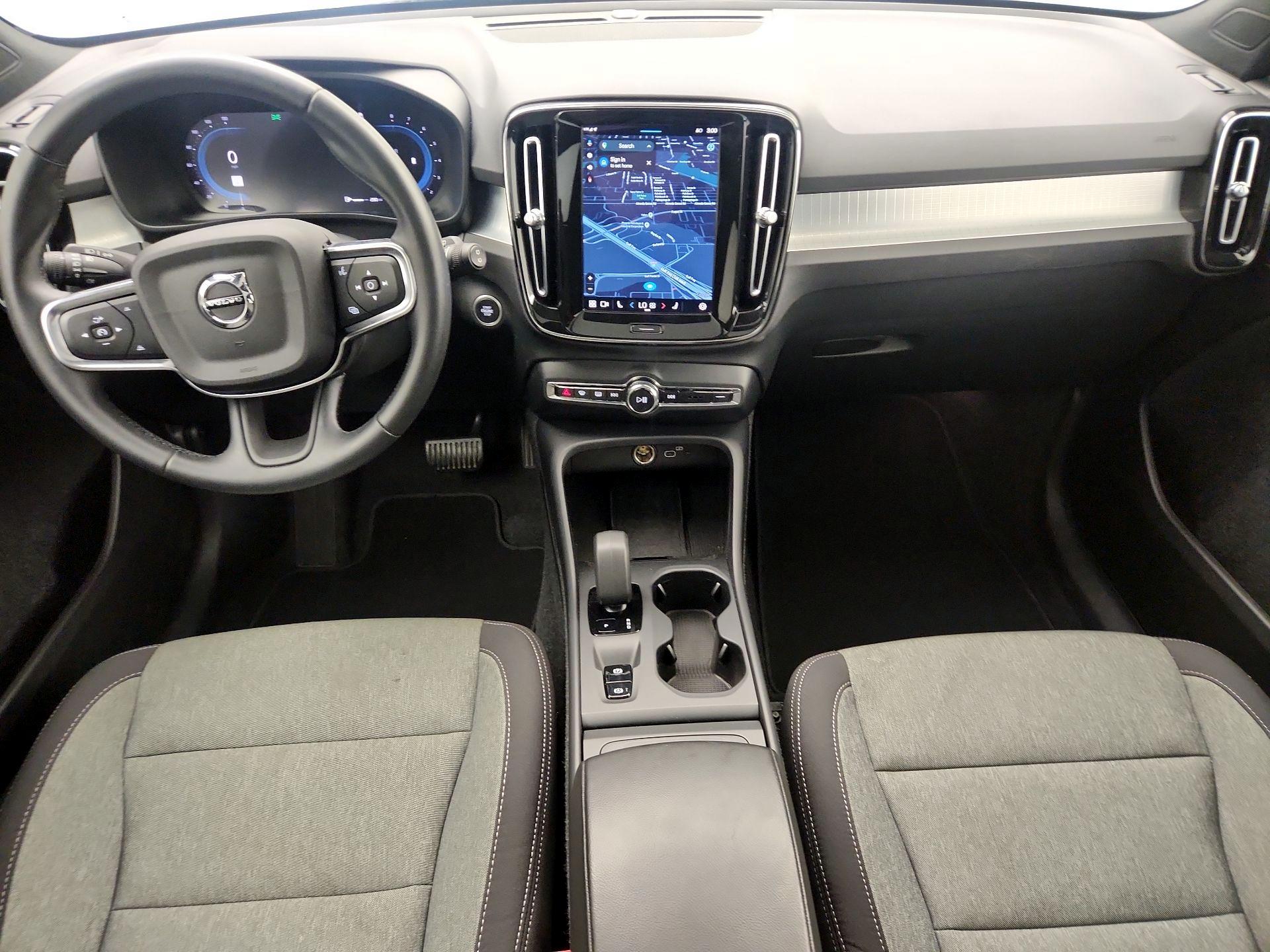 Thumbnail: 2025 Volvo XC40 - 9