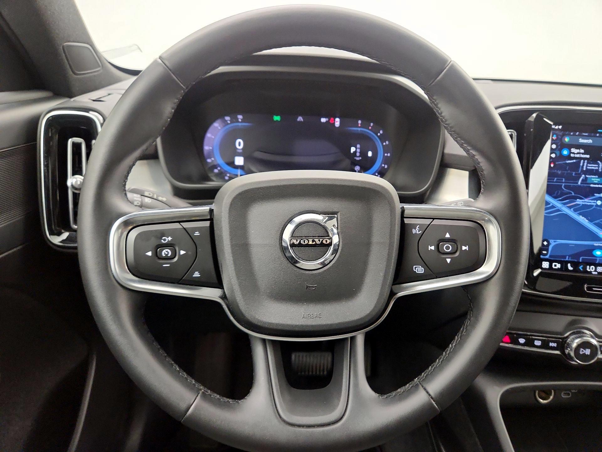 Thumbnail: 2025 Volvo XC40 - 10