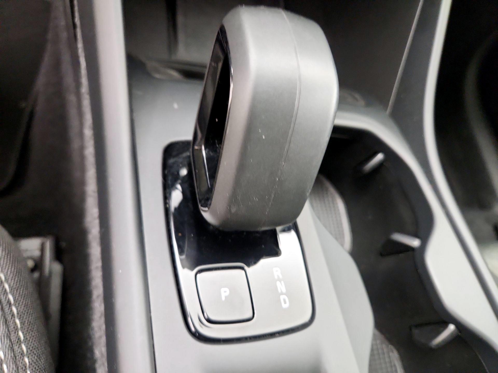 Thumbnail: 2025 Volvo XC40 - 18