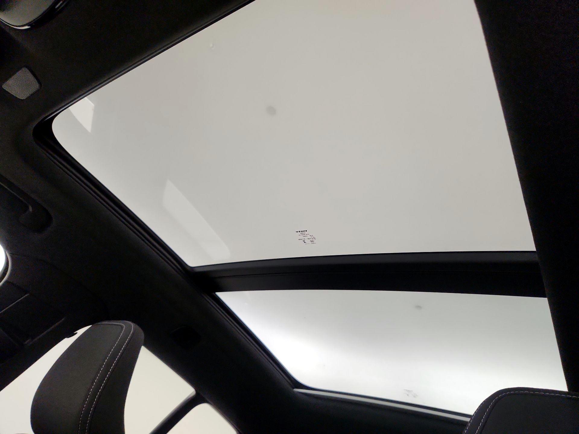 Thumbnail: 2025 Volvo XC40 - 20