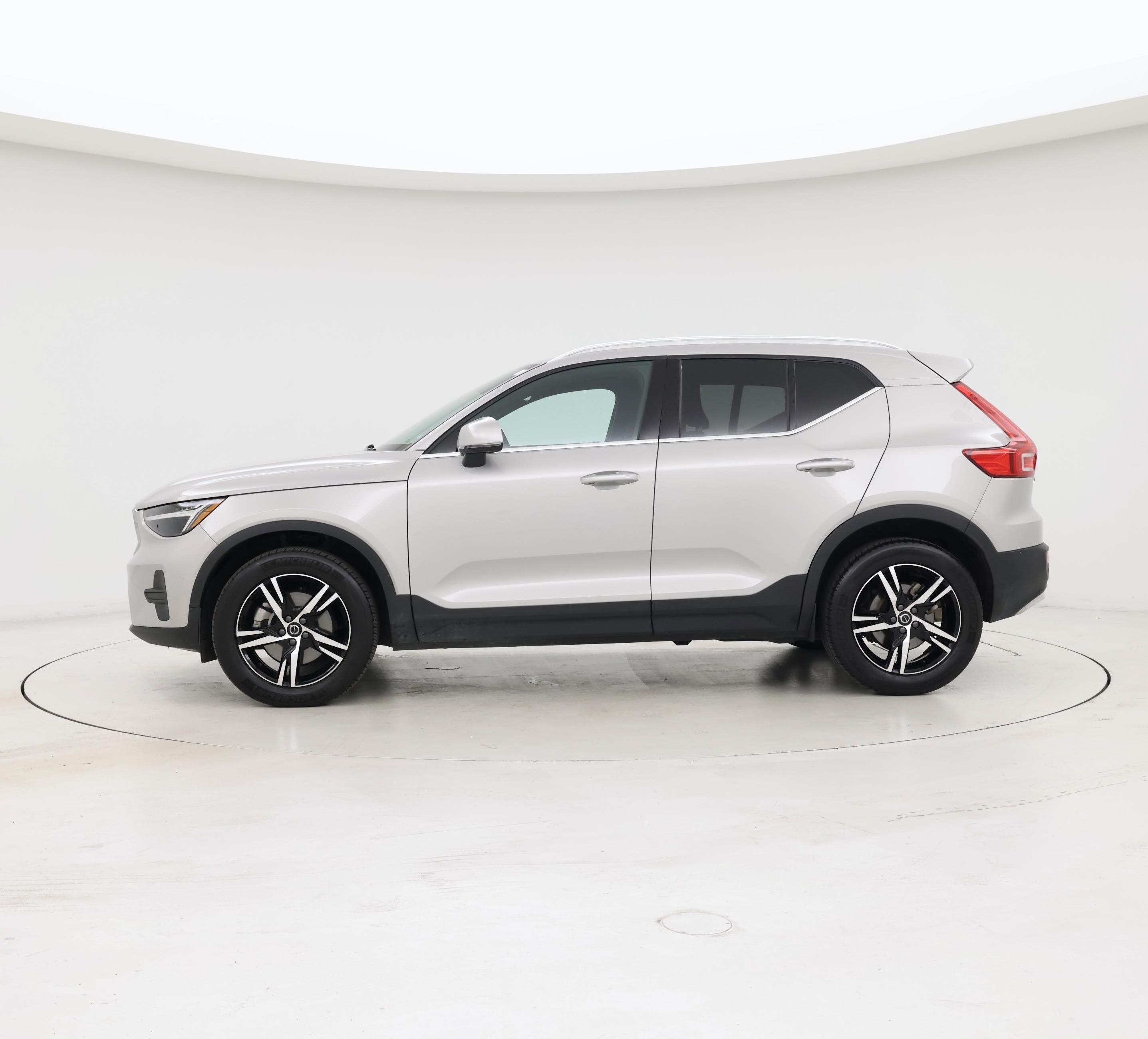 Thumbnail: 2025 Volvo XC40 - 3