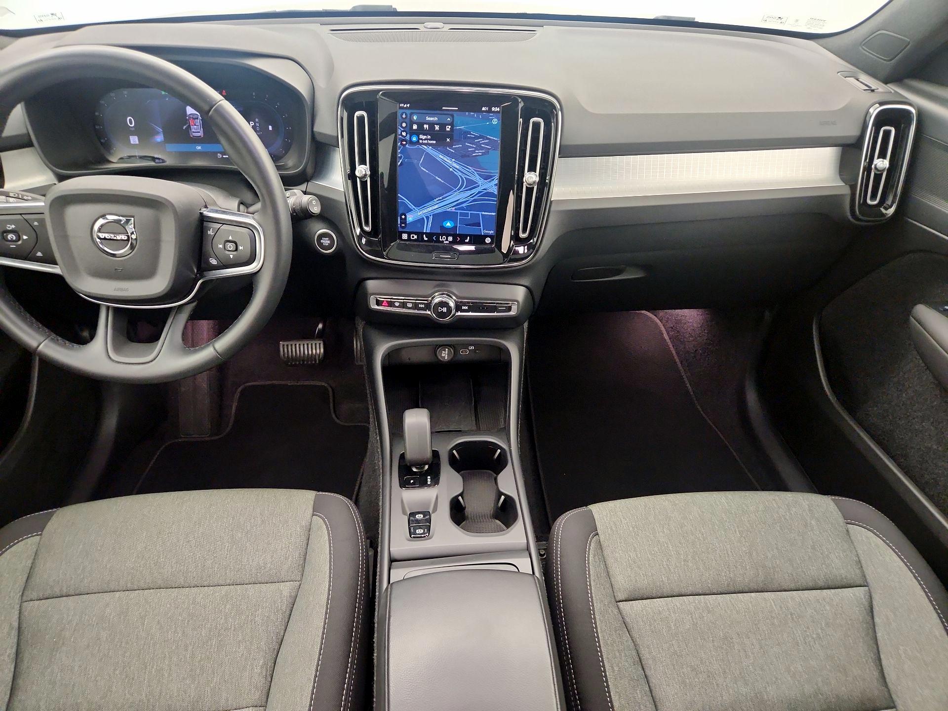 Thumbnail: 2025 Volvo XC40 - 9