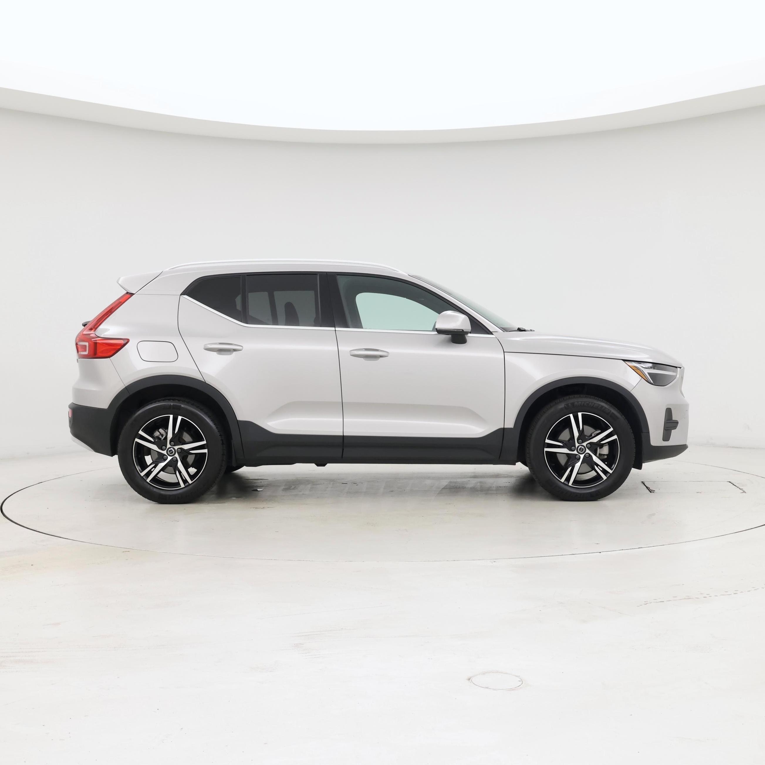 Thumbnail: 2025 Volvo XC40 - 7