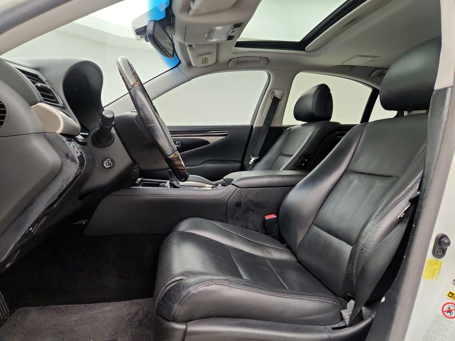 Thumbnail: 2013 Lexus LS - 11