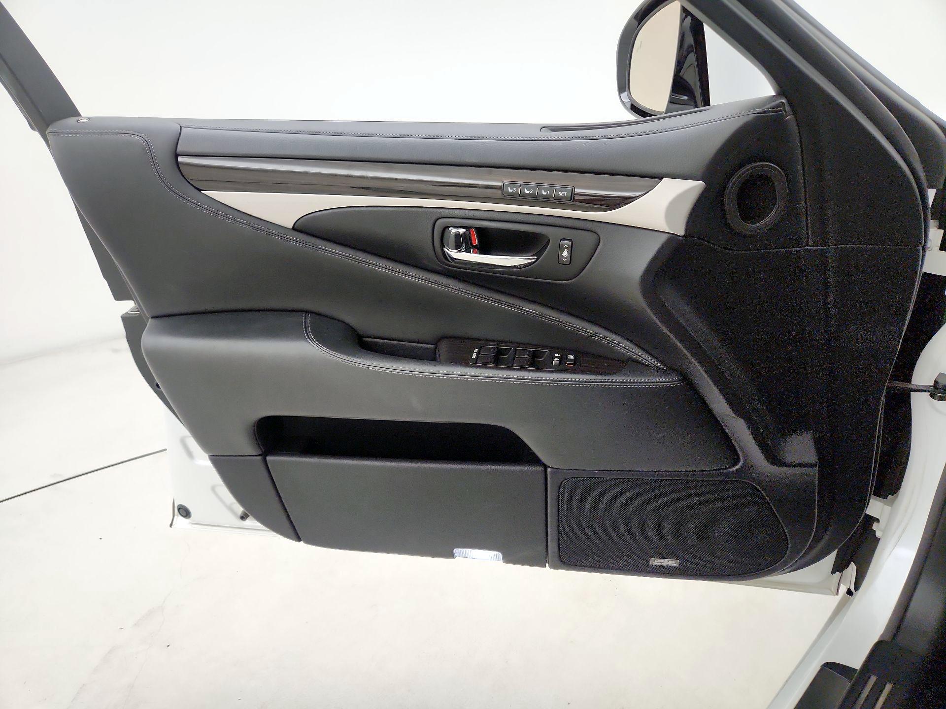 Thumbnail: 2013 Lexus LS - 12