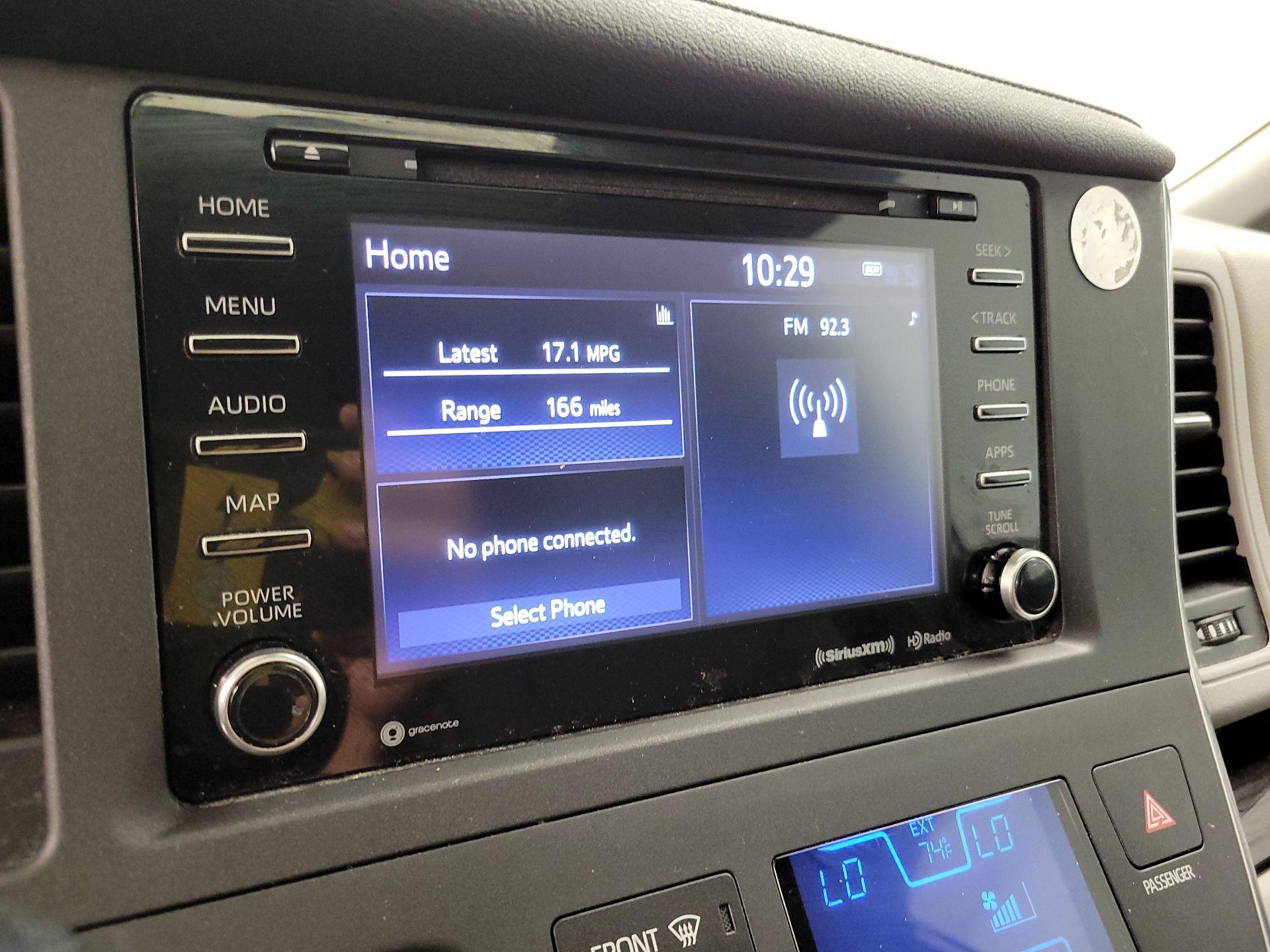 Thumbnail: 2019 Toyota Sienna - 15