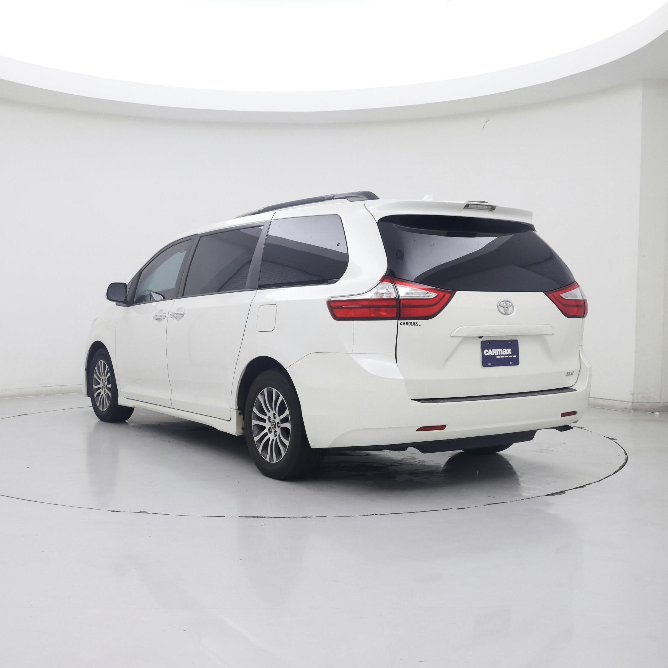 Thumbnail: 2019 Toyota Sienna - 2