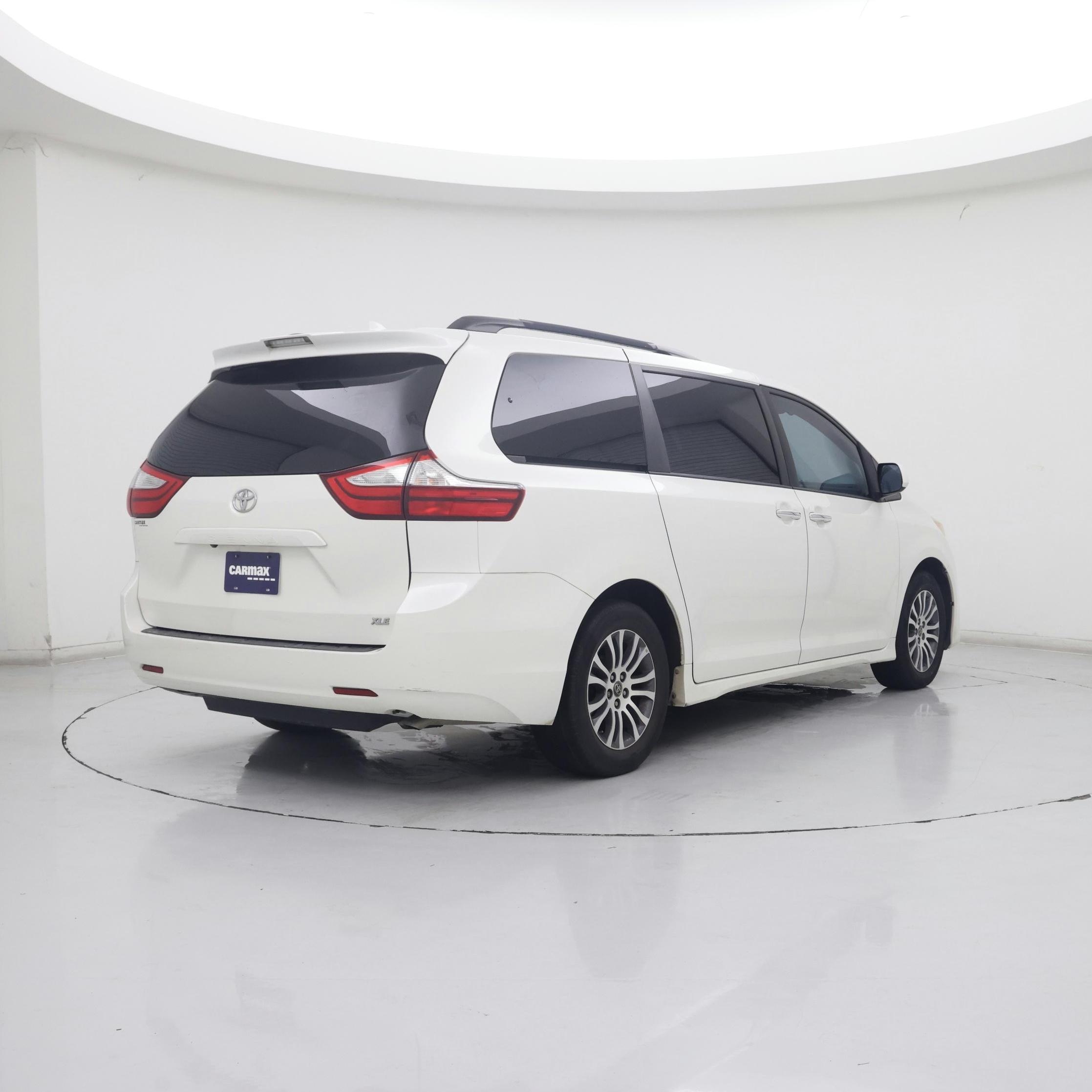 Thumbnail: 2019 Toyota Sienna - 8