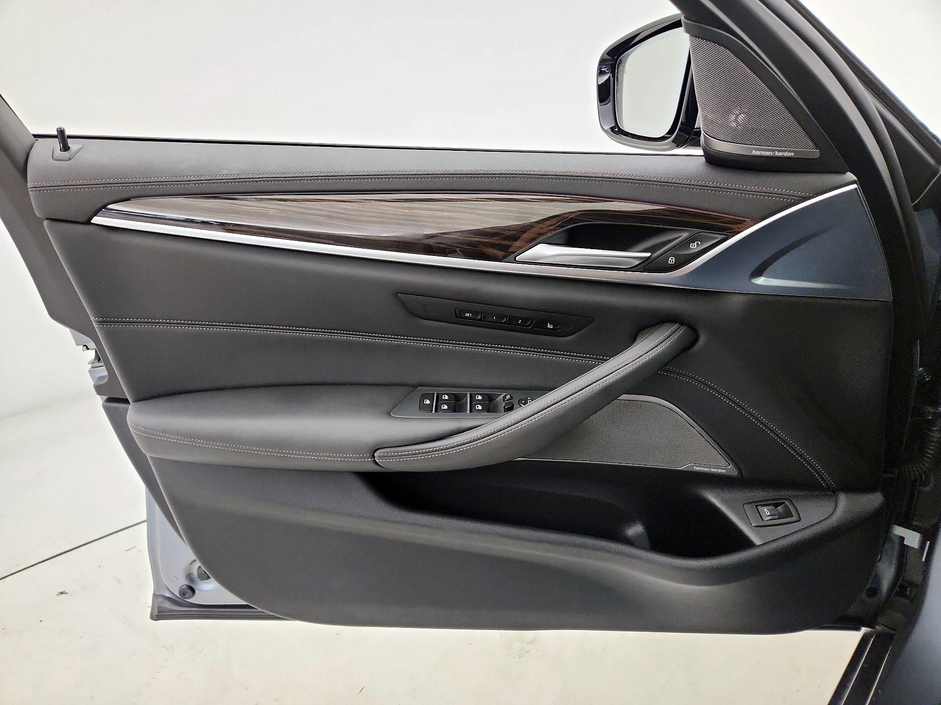 Thumbnail: 2021 BMW 5 Series - 12