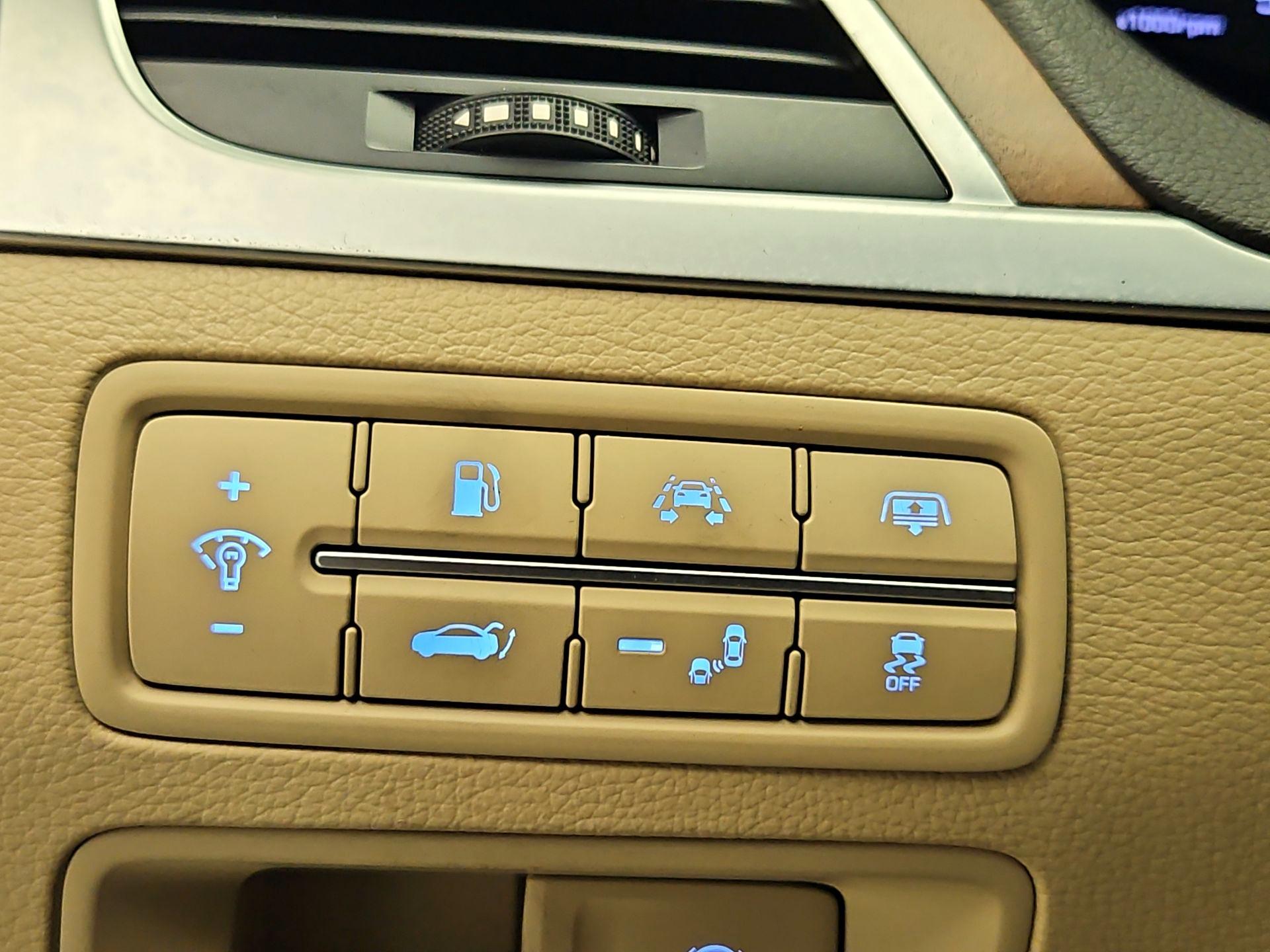 Thumbnail: 2016 Hyundai Genesis - 13