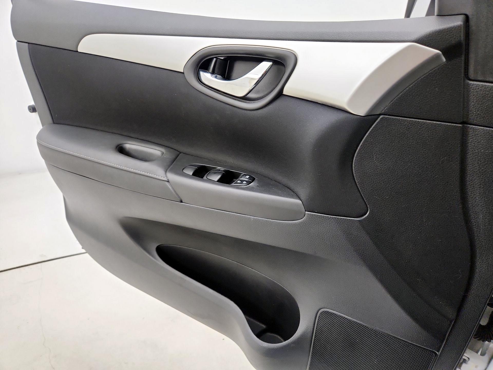 Thumbnail: 2019 Nissan Sentra - 12