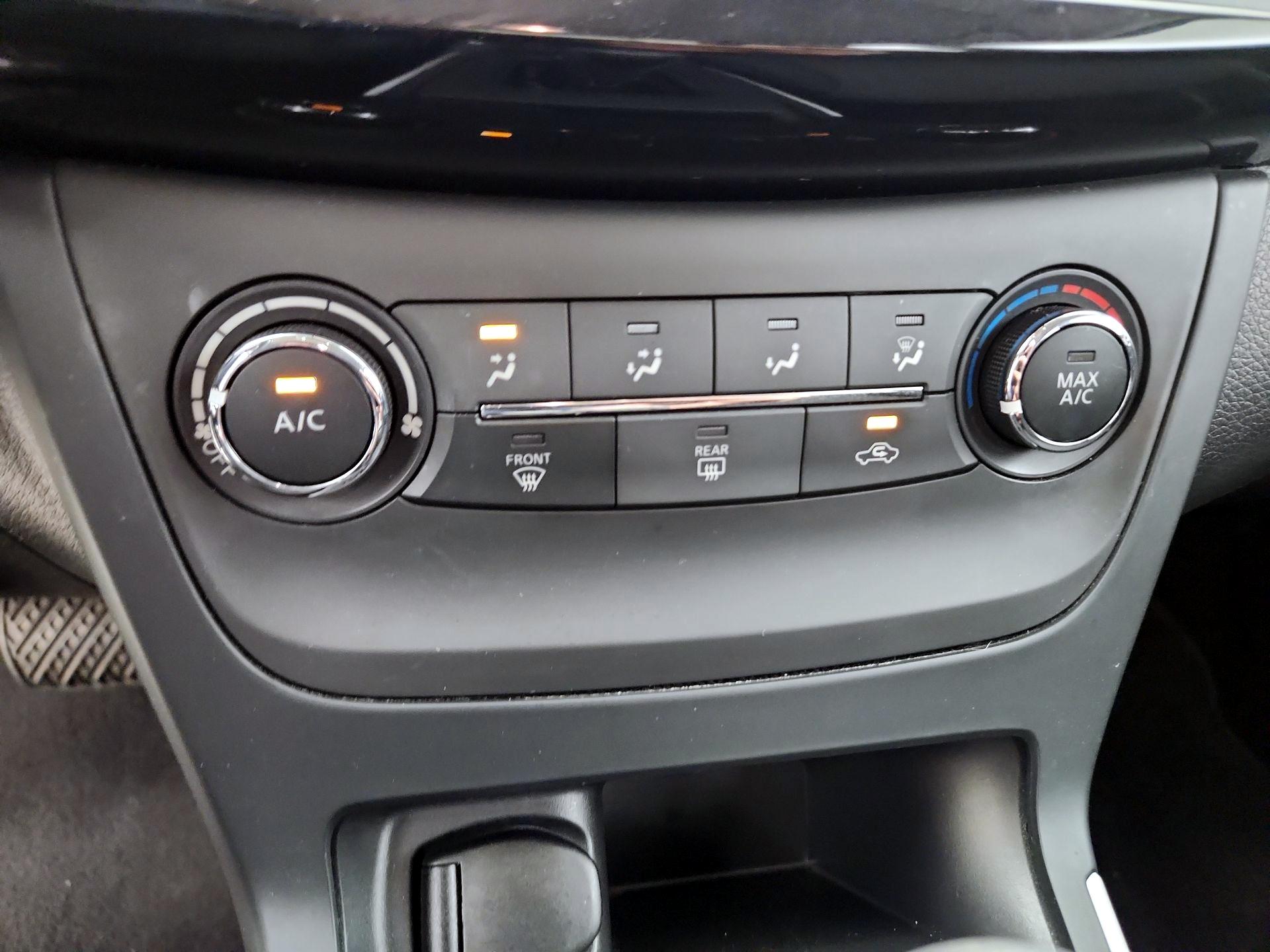 Thumbnail: 2019 Nissan Sentra - 16