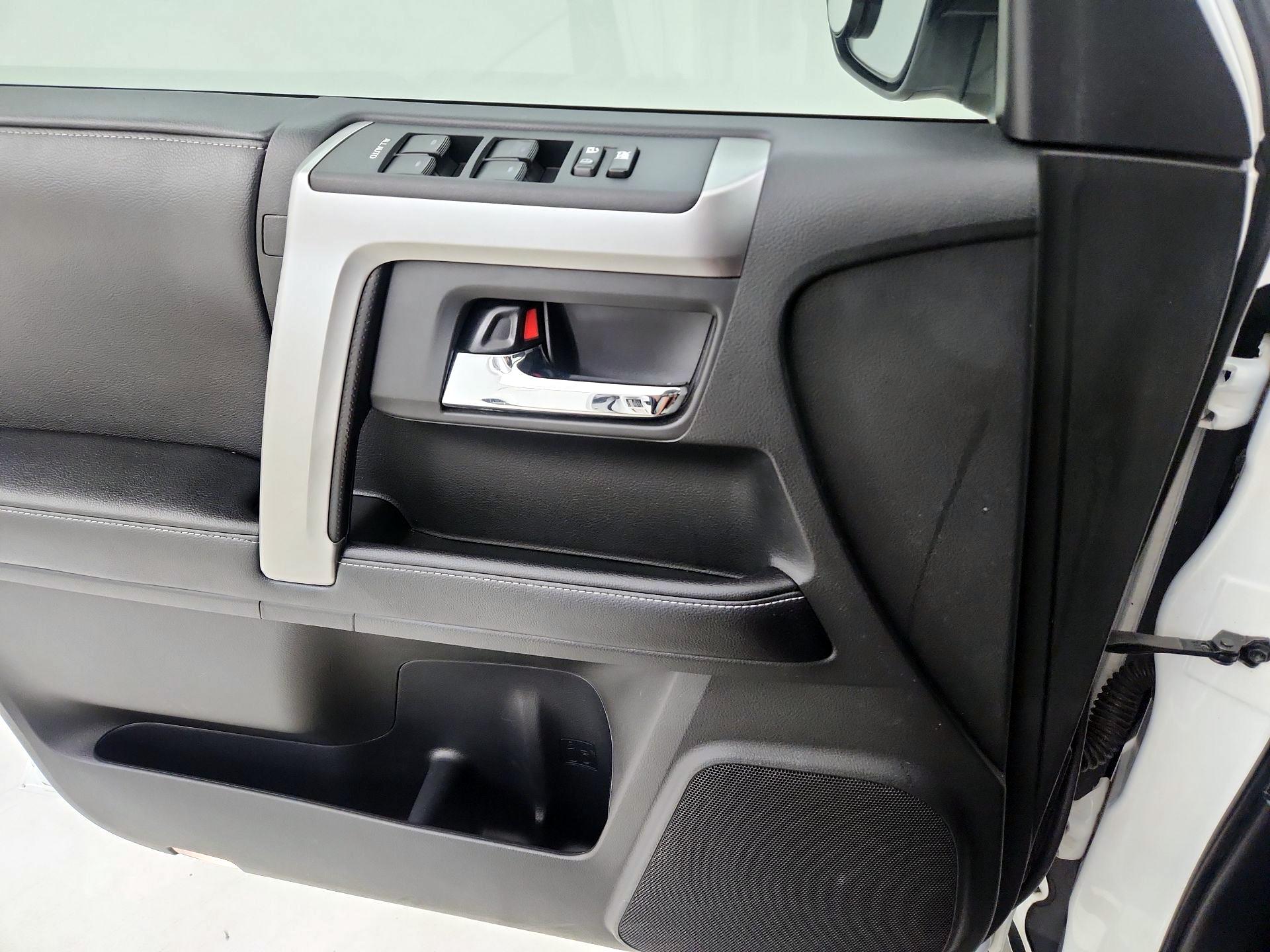 Thumbnail: 2017 Toyota 4Runner - 12