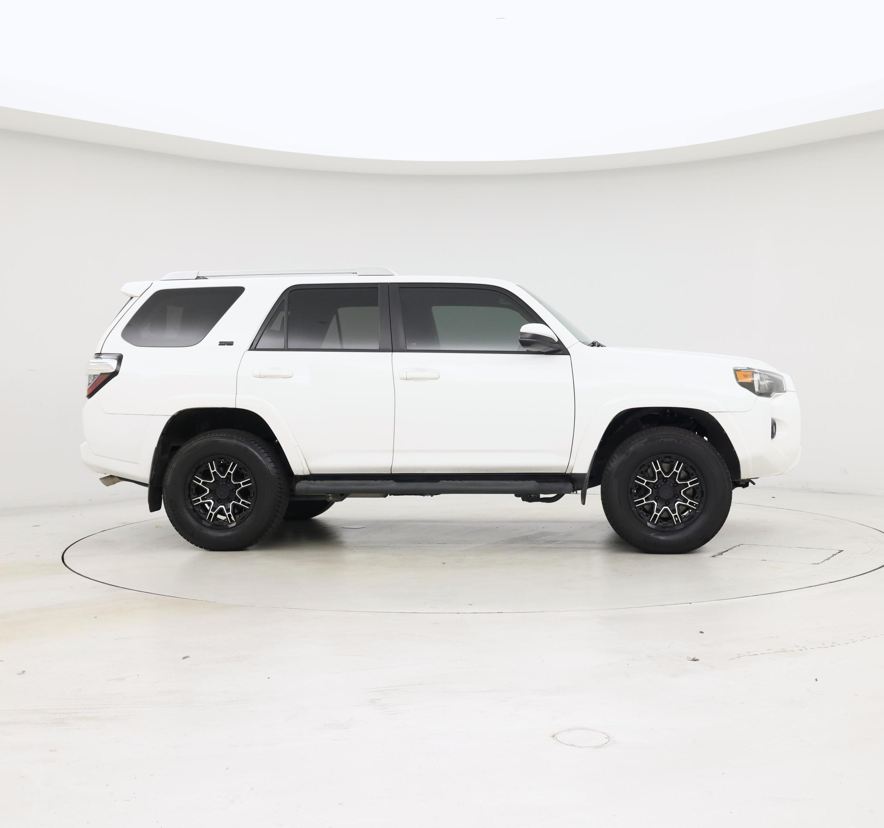 Thumbnail: 2017 Toyota 4Runner - 7