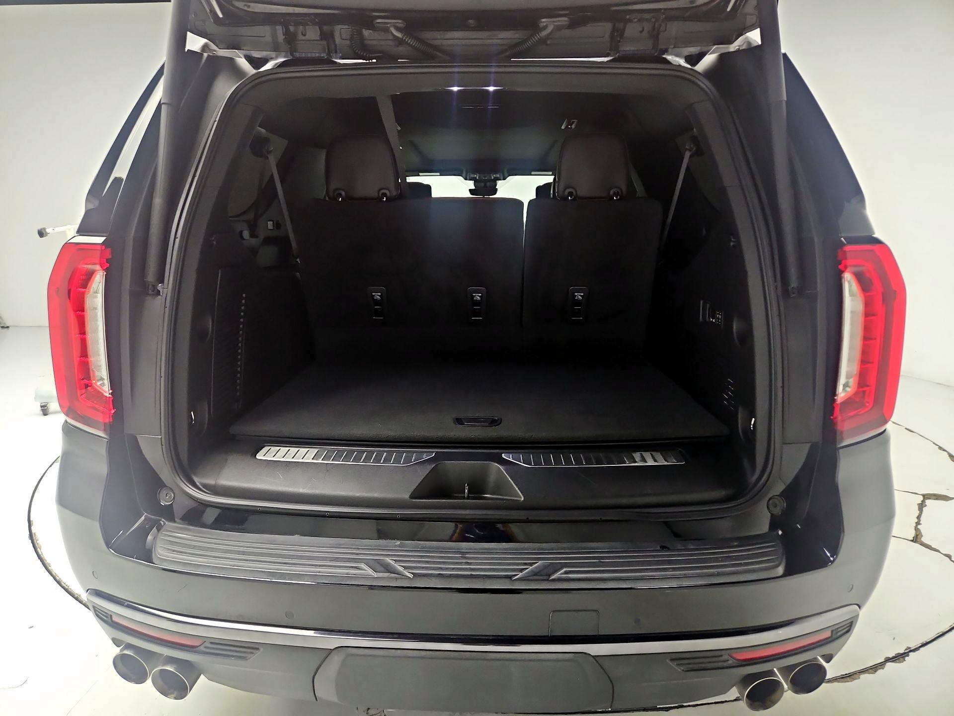 Thumbnail: 2023 GMC Yukon XL - 19