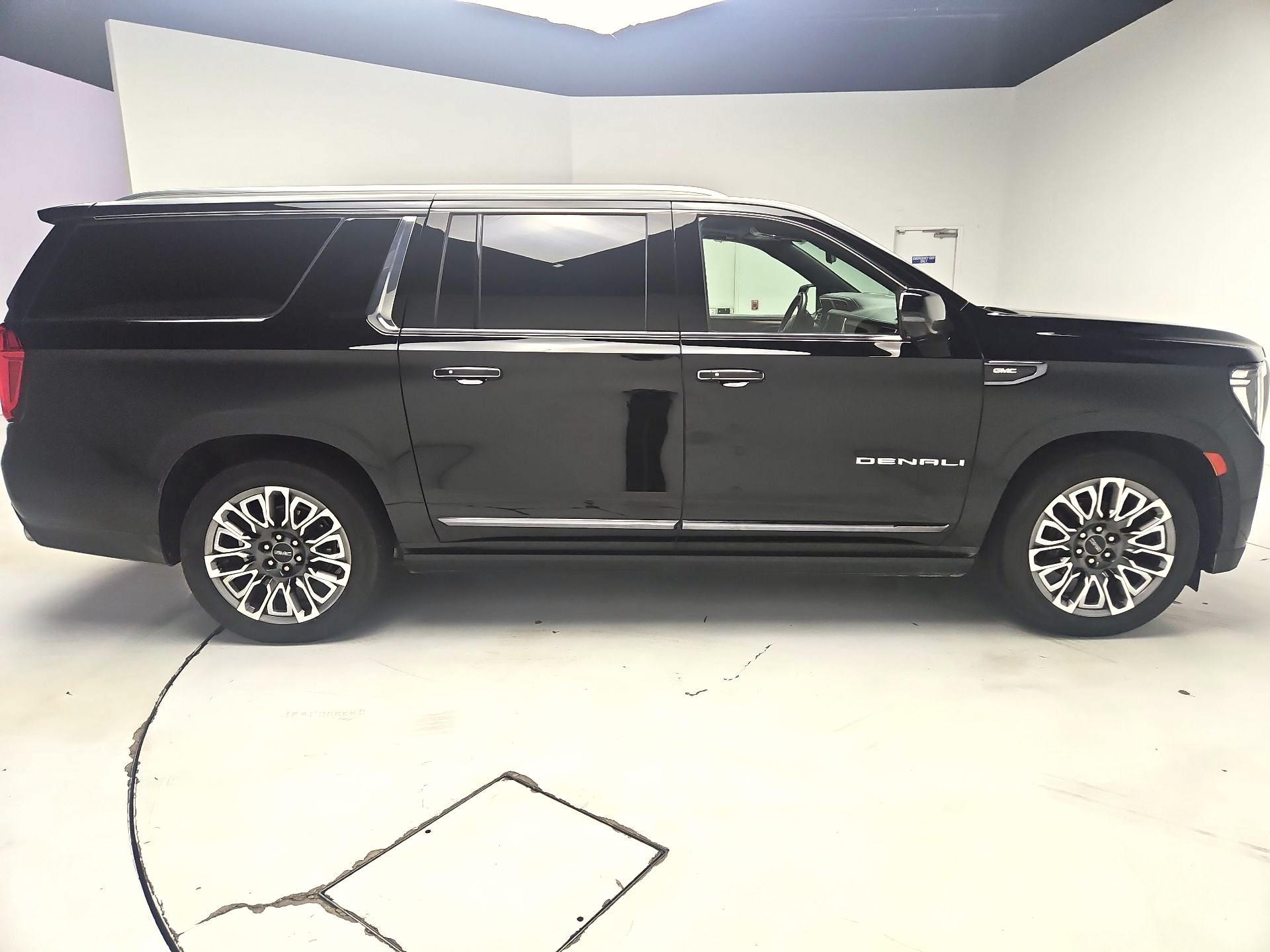 Thumbnail: 2023 GMC Yukon XL - 4