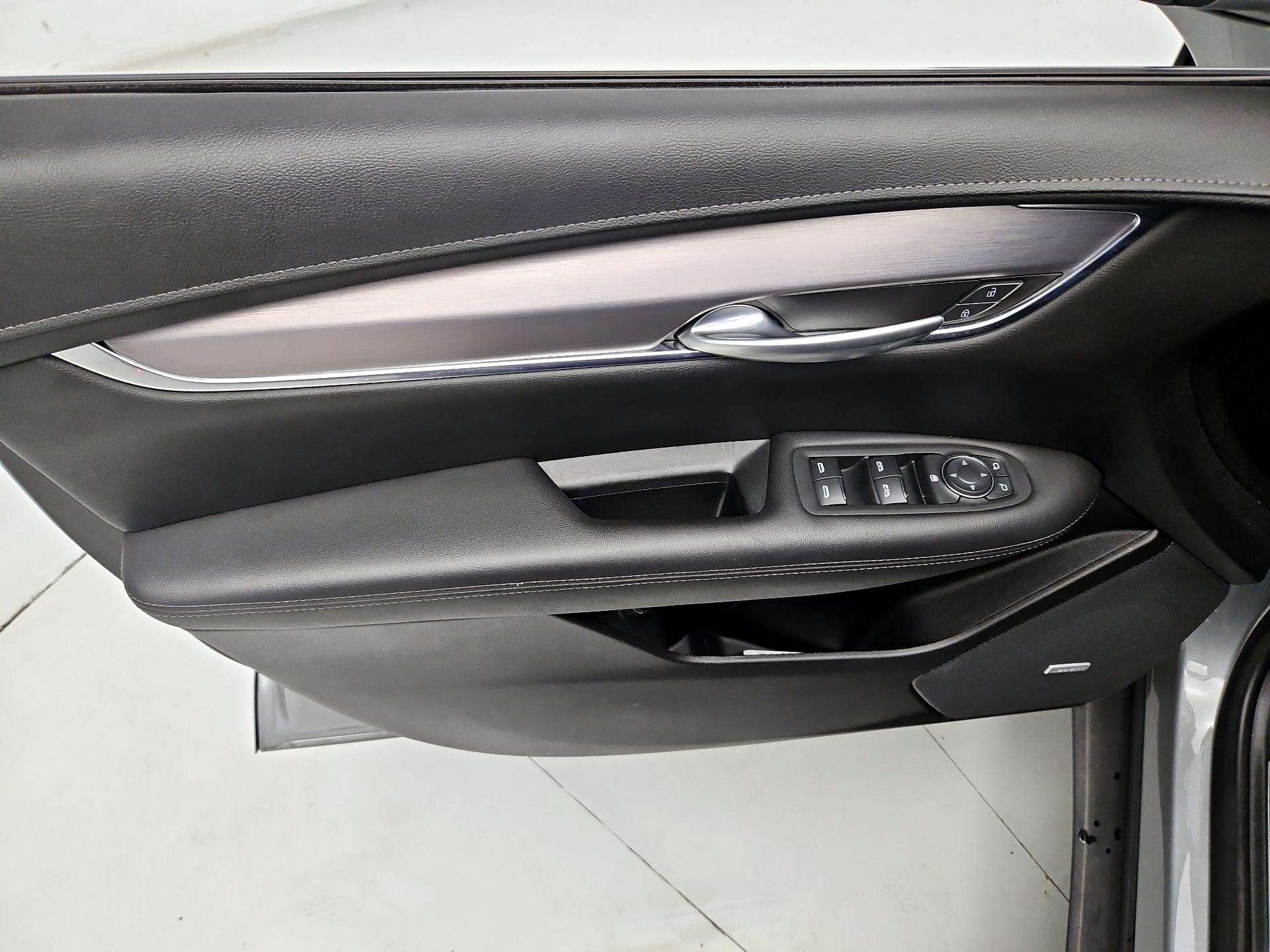 Thumbnail: 2023 Cadillac XT5 - 12