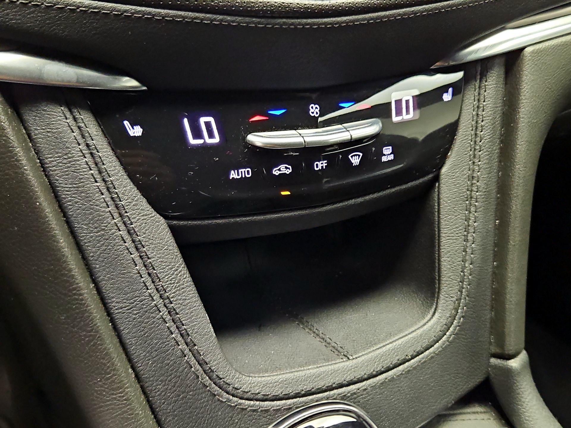 Thumbnail: 2023 Cadillac XT5 - 17