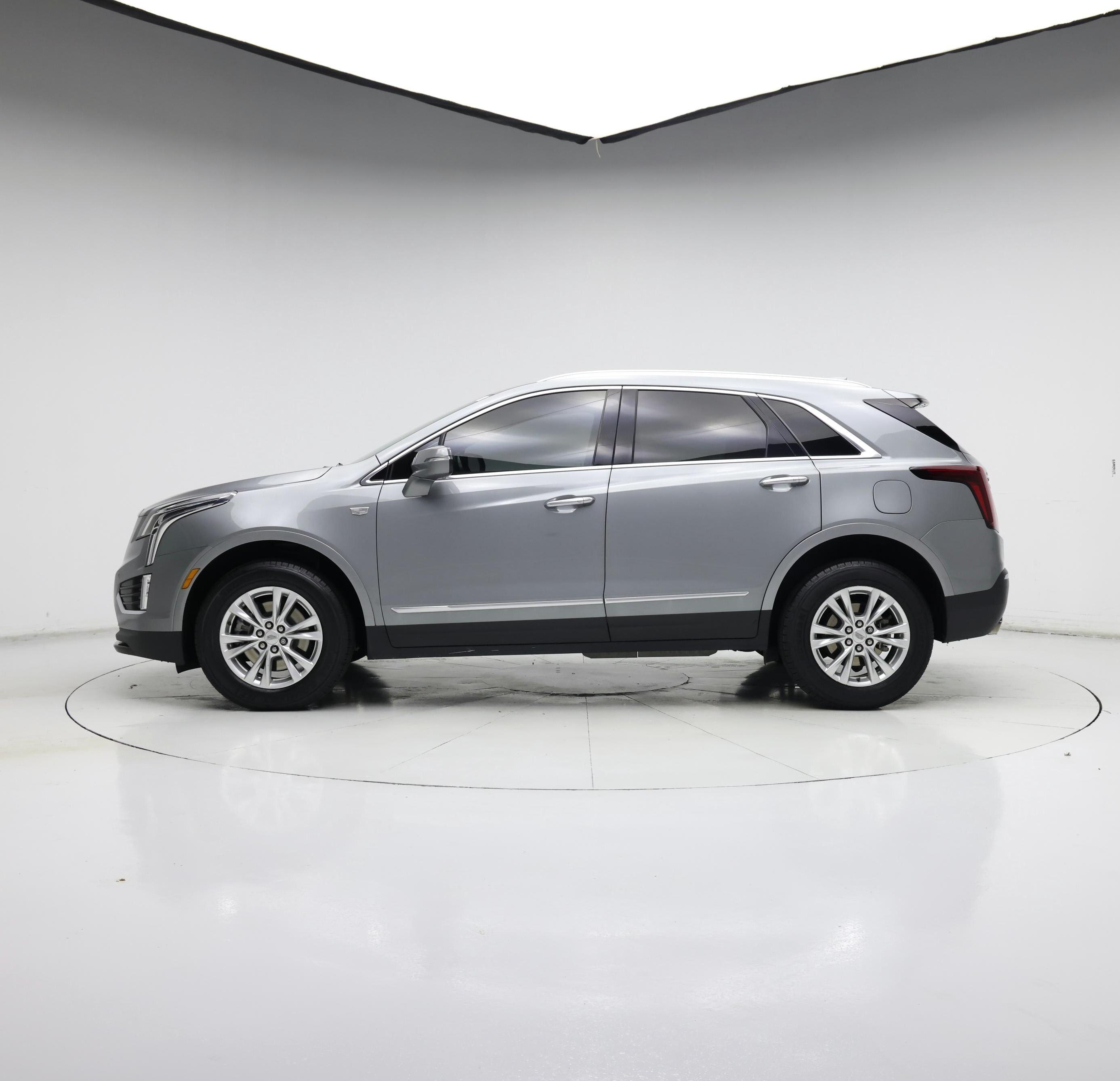 Thumbnail: 2023 Cadillac XT5 - 3