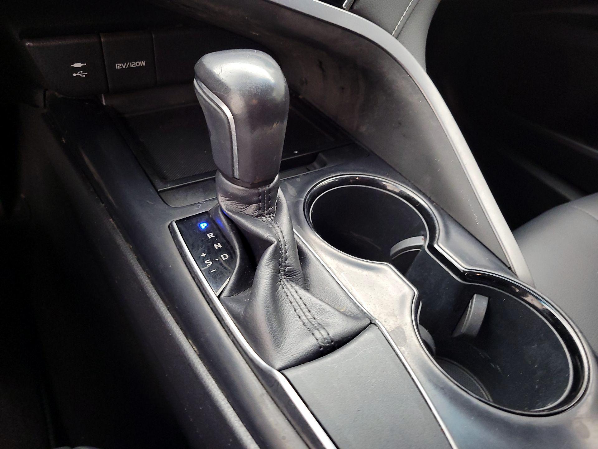 Thumbnail: 2018 Toyota Camry - 17