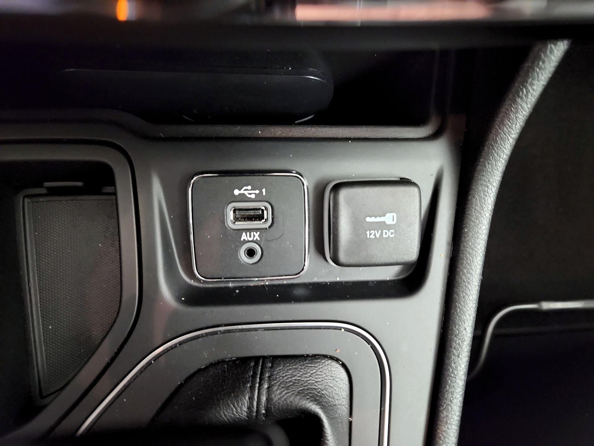 Thumbnail: 2020 Jeep Cherokee - 18