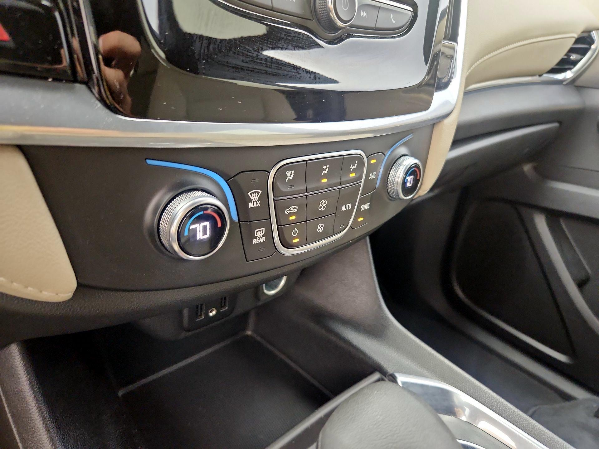 Thumbnail: 2022 Chevrolet Traverse - 16