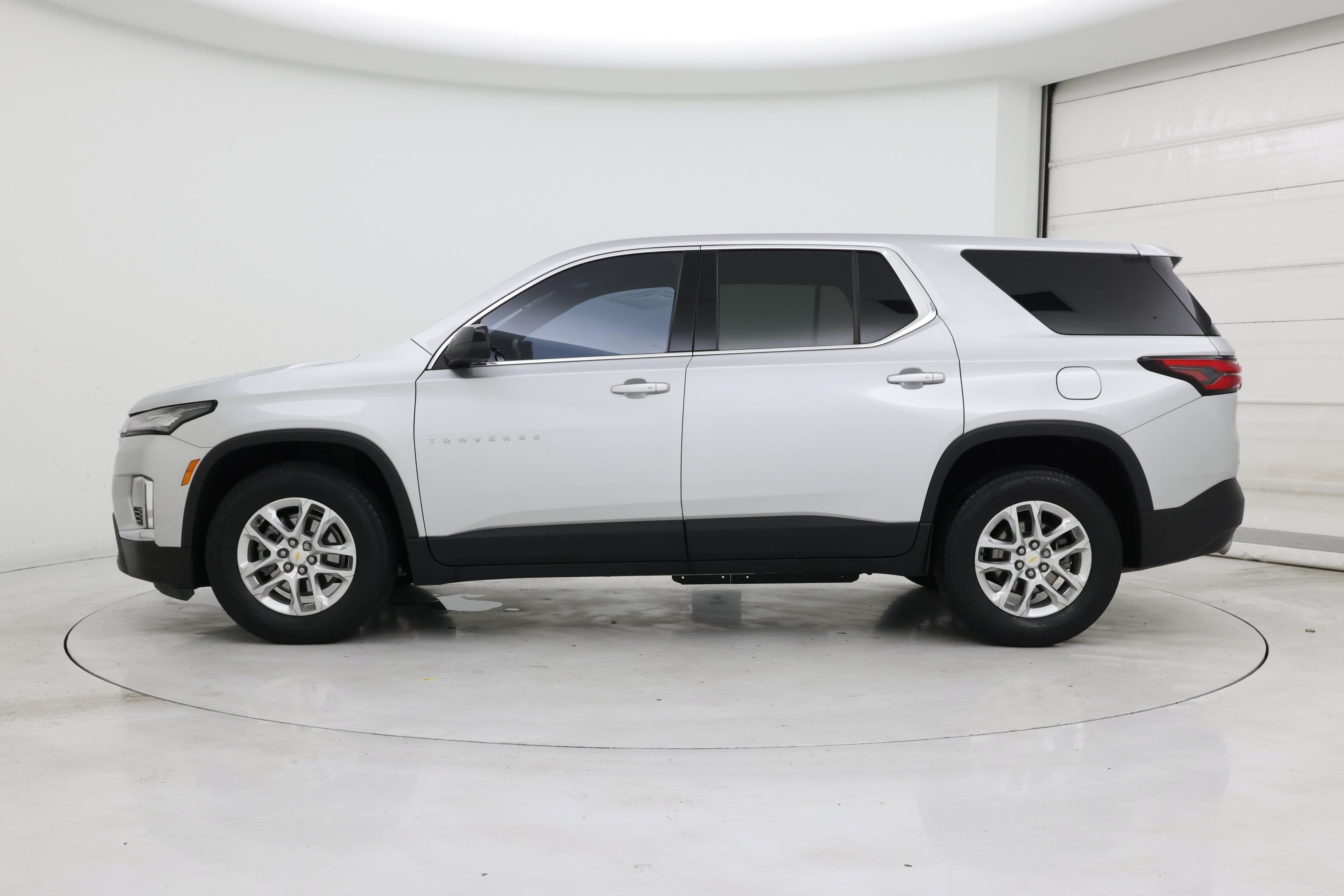 Thumbnail: 2022 Chevrolet Traverse - 3