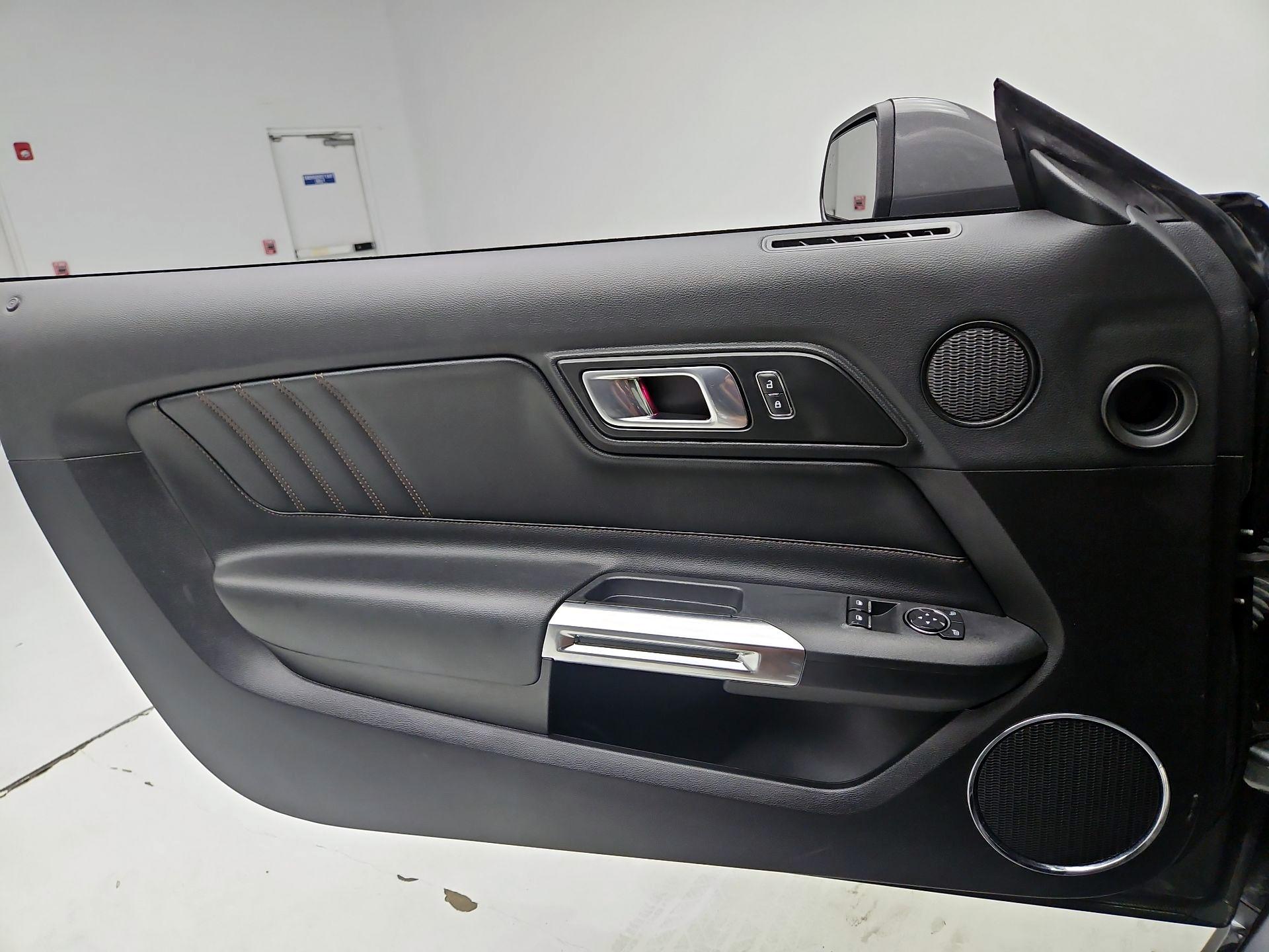 Thumbnail: 2022 Ford Mustang - 10