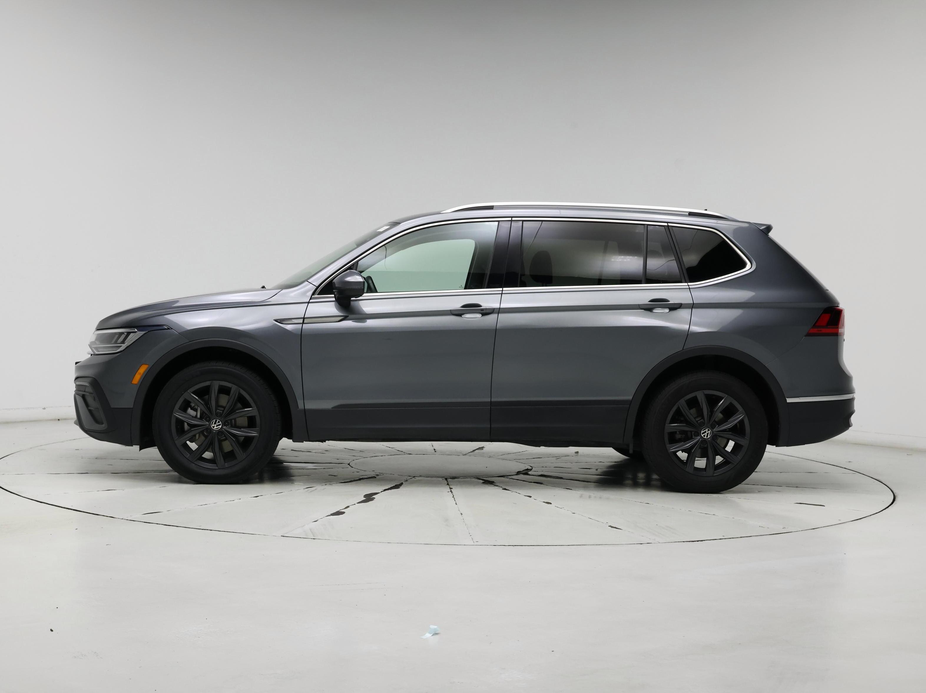 Thumbnail: 2024 Volkswagen Tiguan - 3