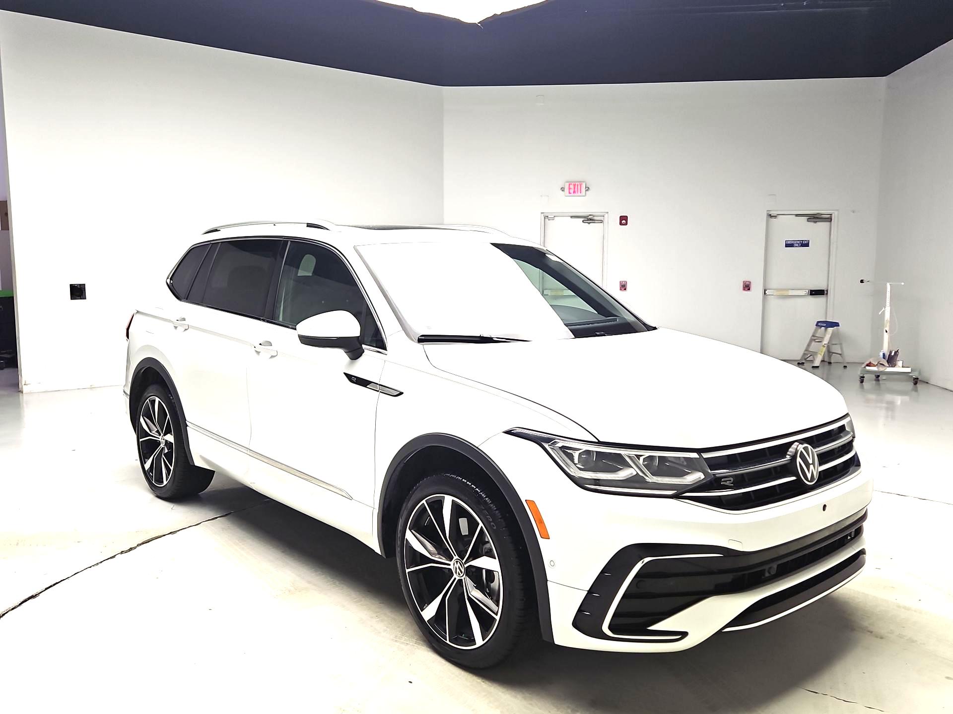 Thumbnail: 2024 Volkswagen Tiguan - 1