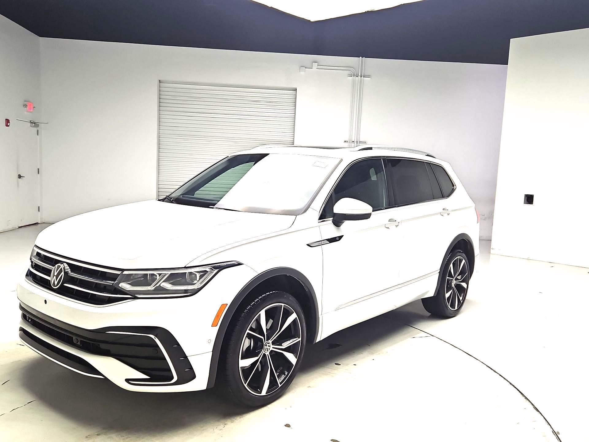Thumbnail: 2024 Volkswagen Tiguan - 3