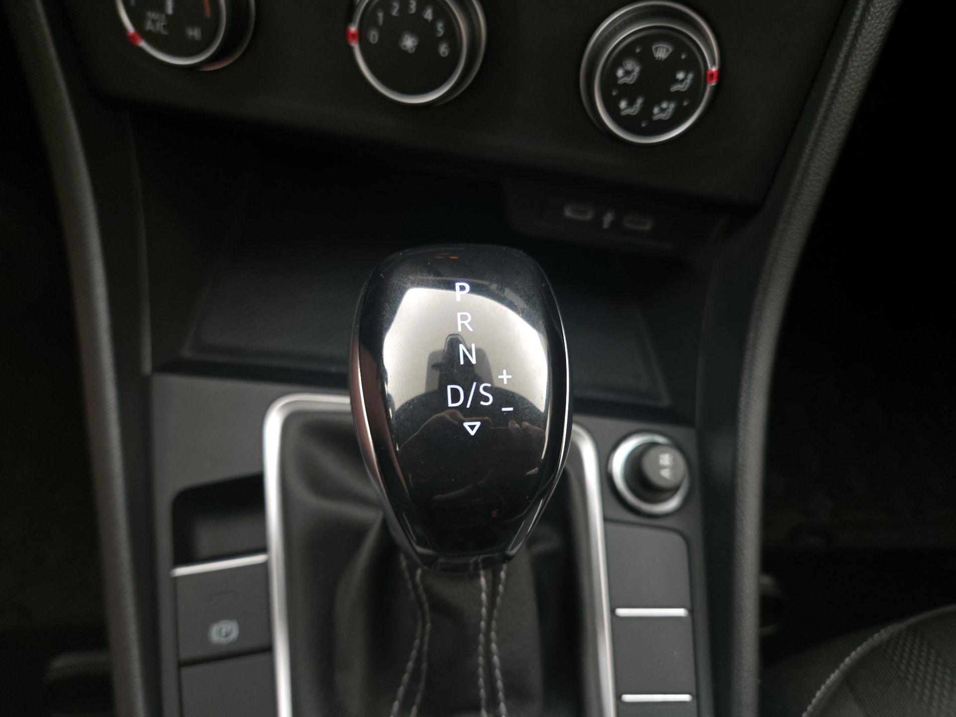 Thumbnail: 2024 Volkswagen Jetta - 17