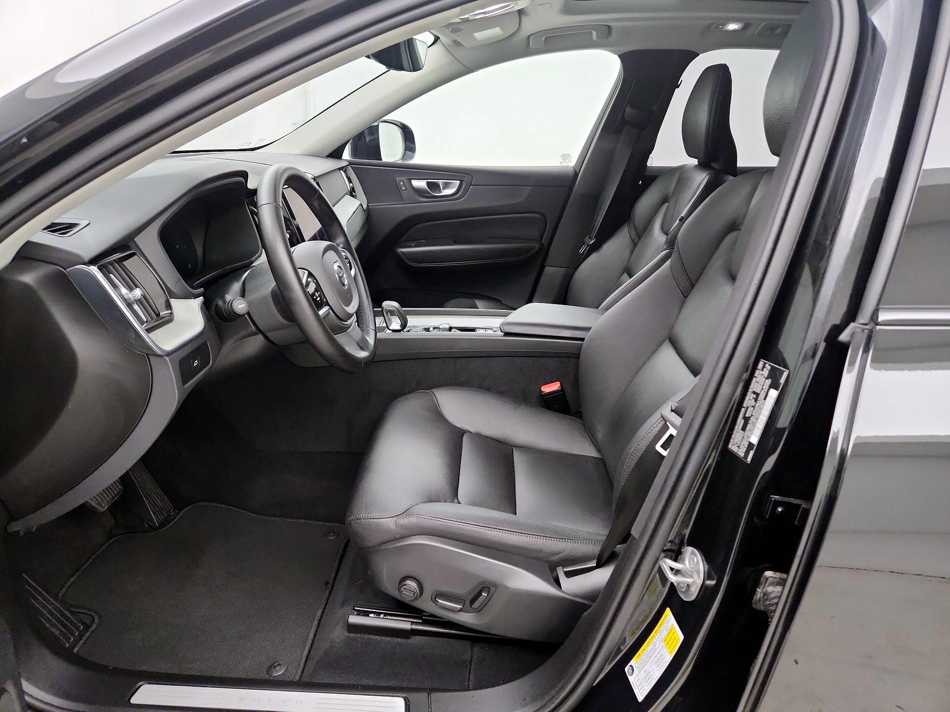 Thumbnail: 2025 Volvo XC60 - 11