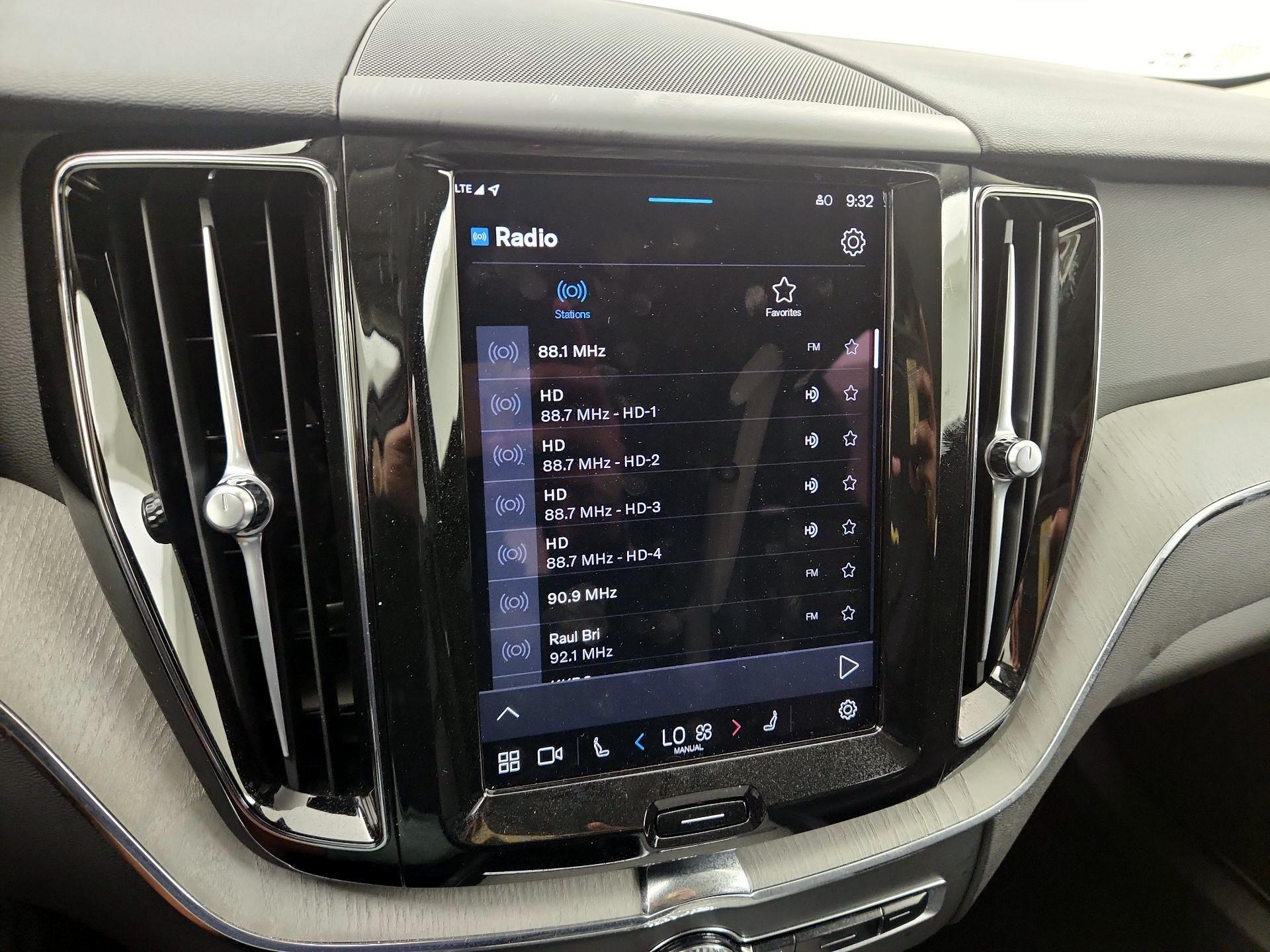 Thumbnail: 2025 Volvo XC60 - 16