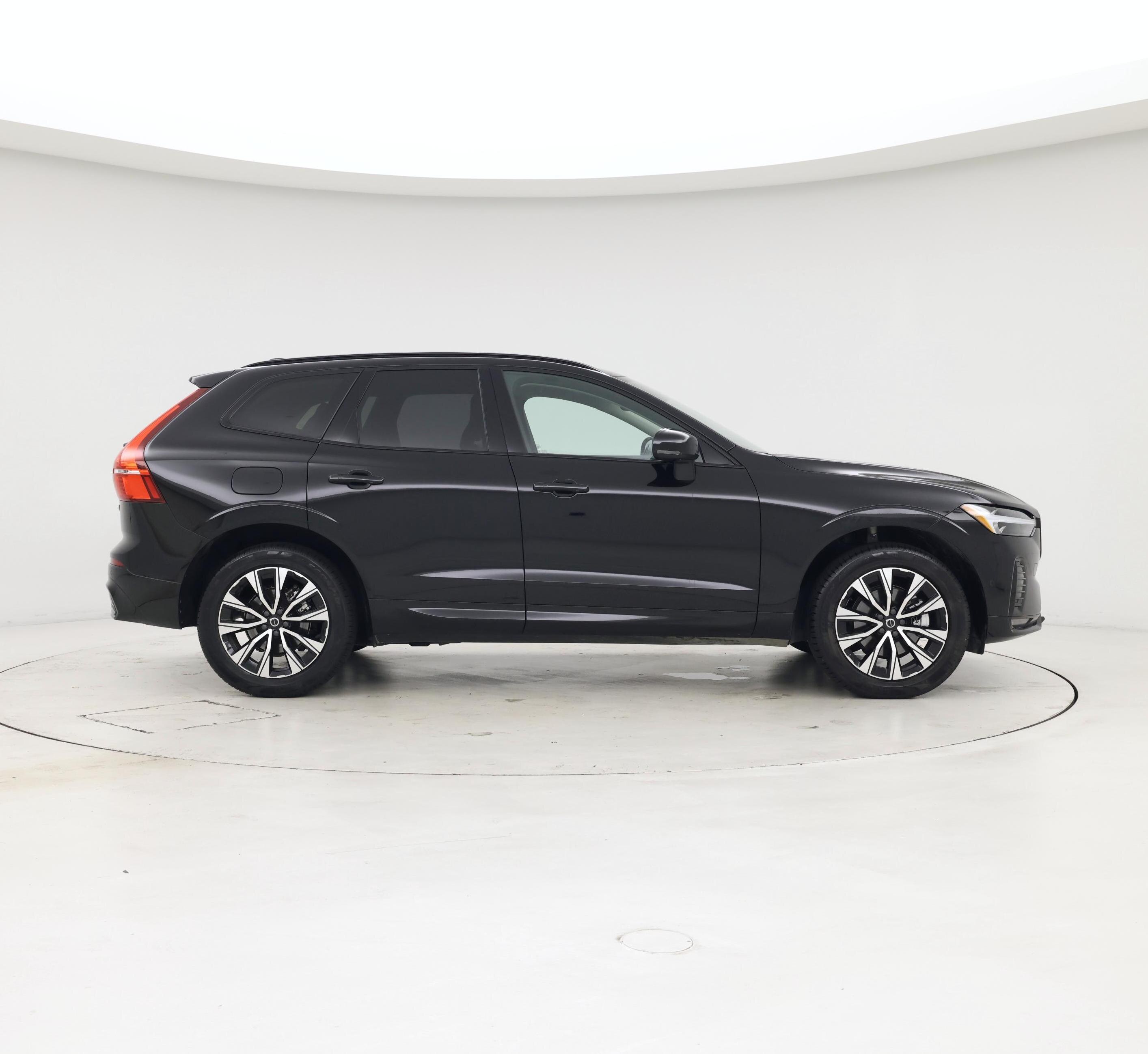 Thumbnail: 2025 Volvo XC60 - 7