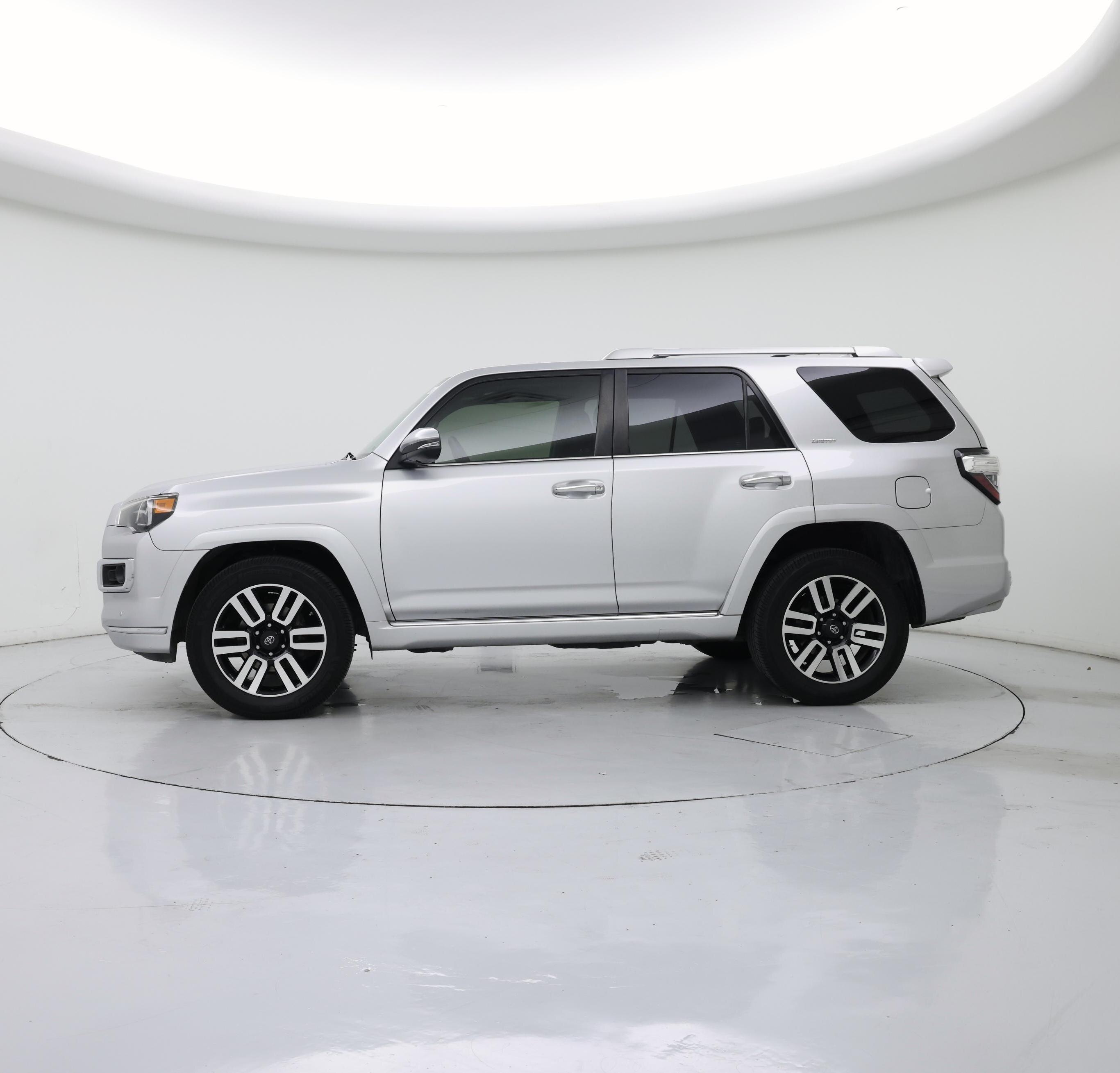 Thumbnail: 2019 Toyota 4Runner - 3