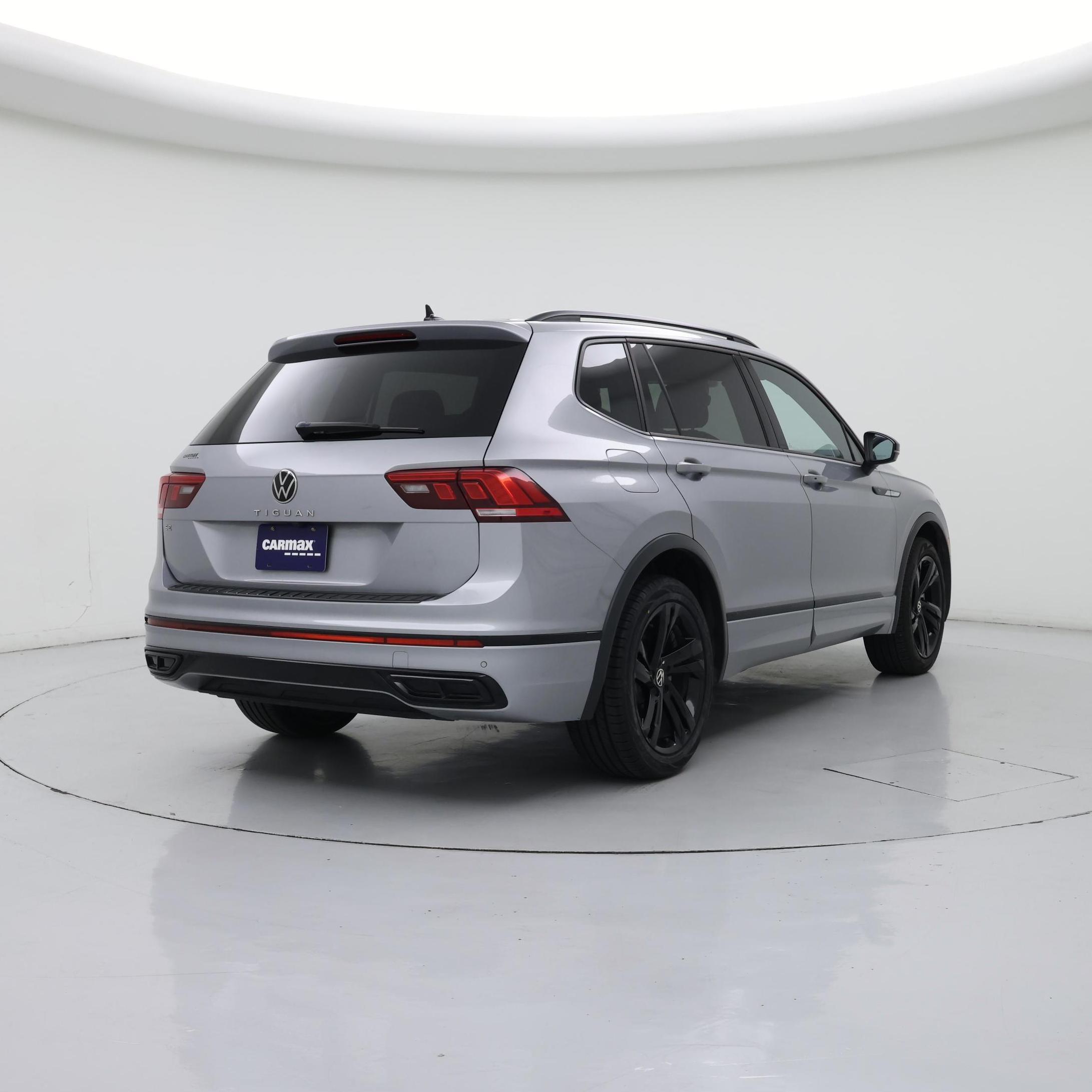 Thumbnail: 2023 Volkswagen Tiguan - 8