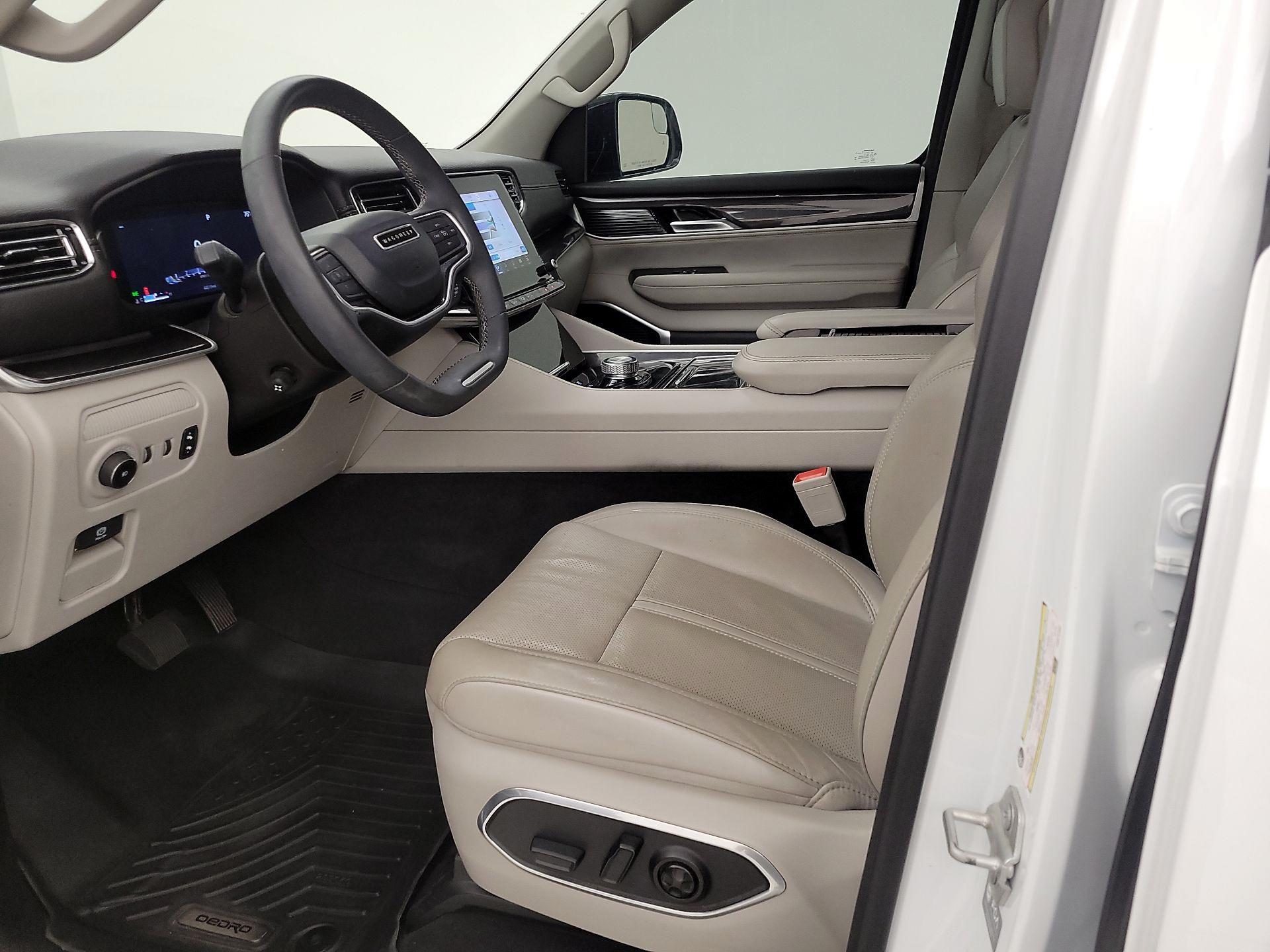 Thumbnail: 2023 Jeep Wagoneer - 11