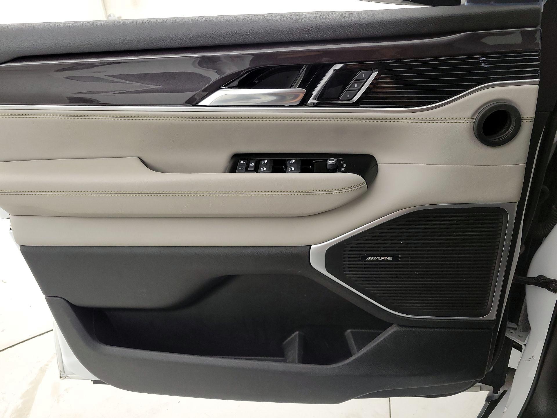 Thumbnail: 2023 Jeep Wagoneer - 12