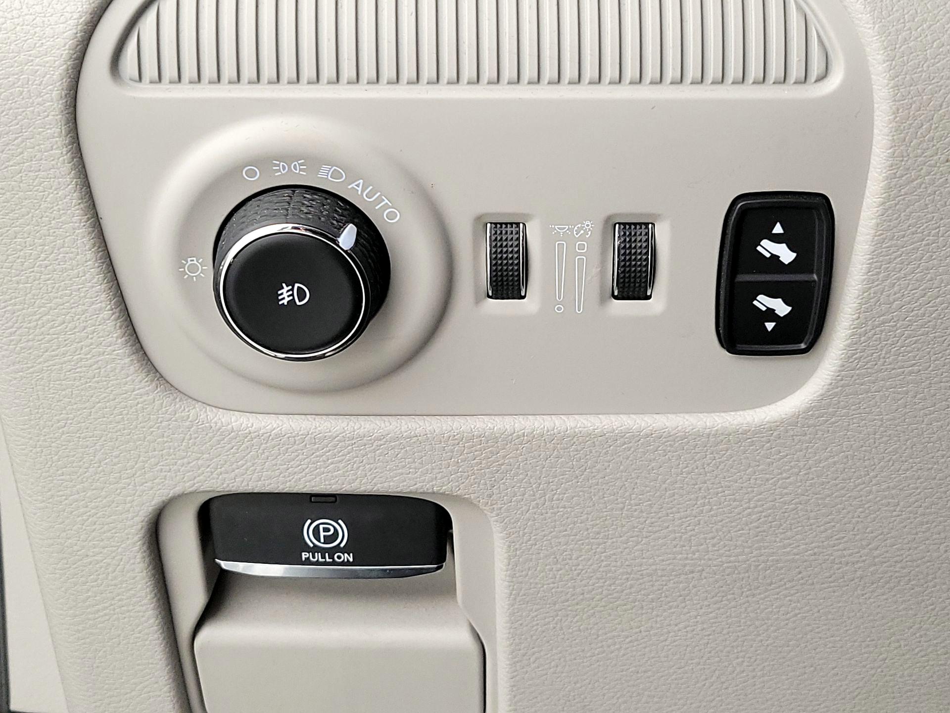 Thumbnail: 2023 Jeep Wagoneer - 13