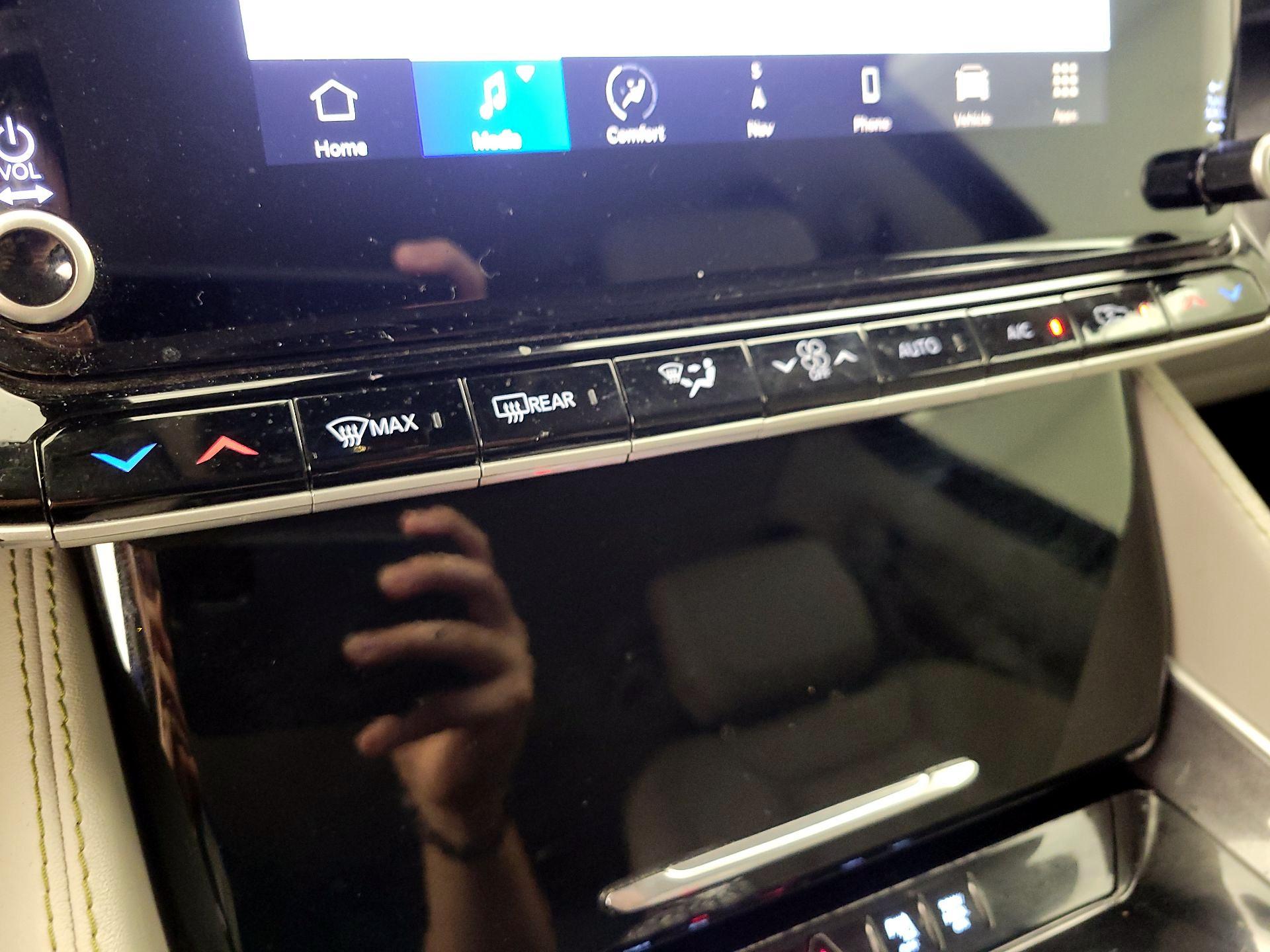 Thumbnail: 2023 Jeep Wagoneer - 17