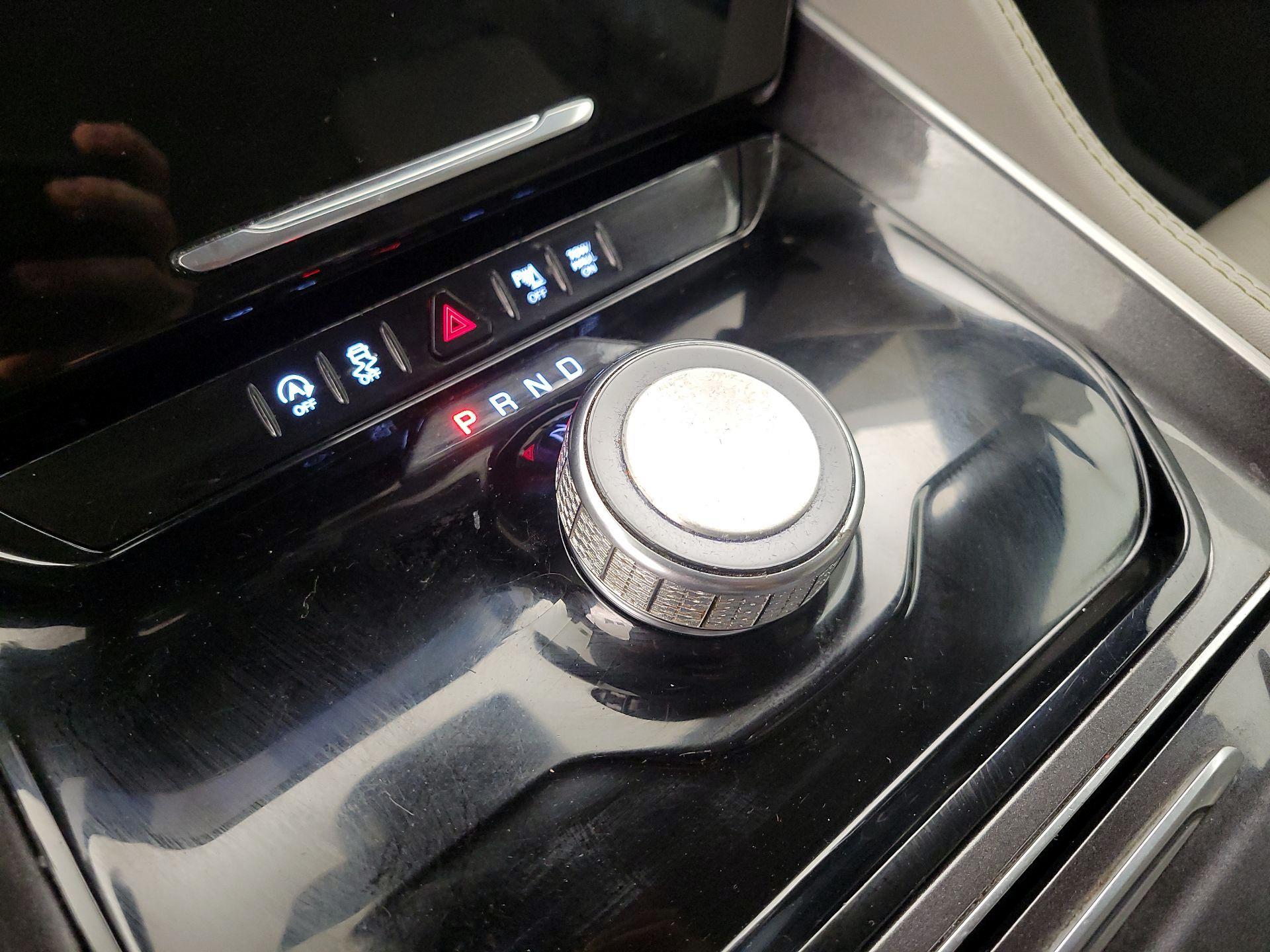 Thumbnail: 2023 Jeep Wagoneer - 18