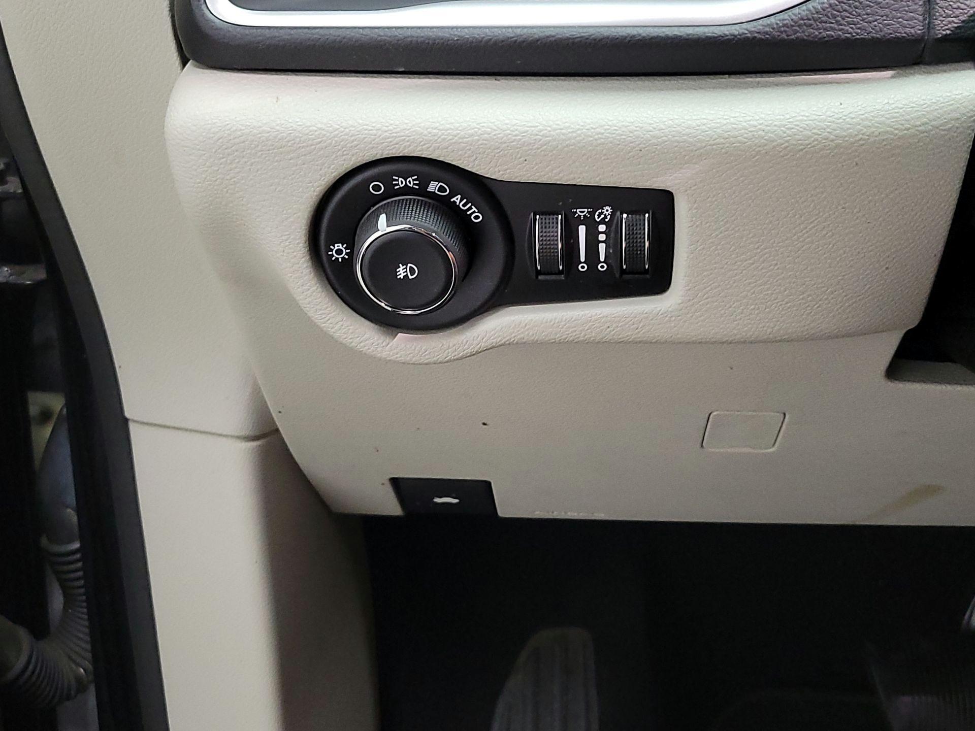 Thumbnail: 2019 Chrysler Pacifica - 13